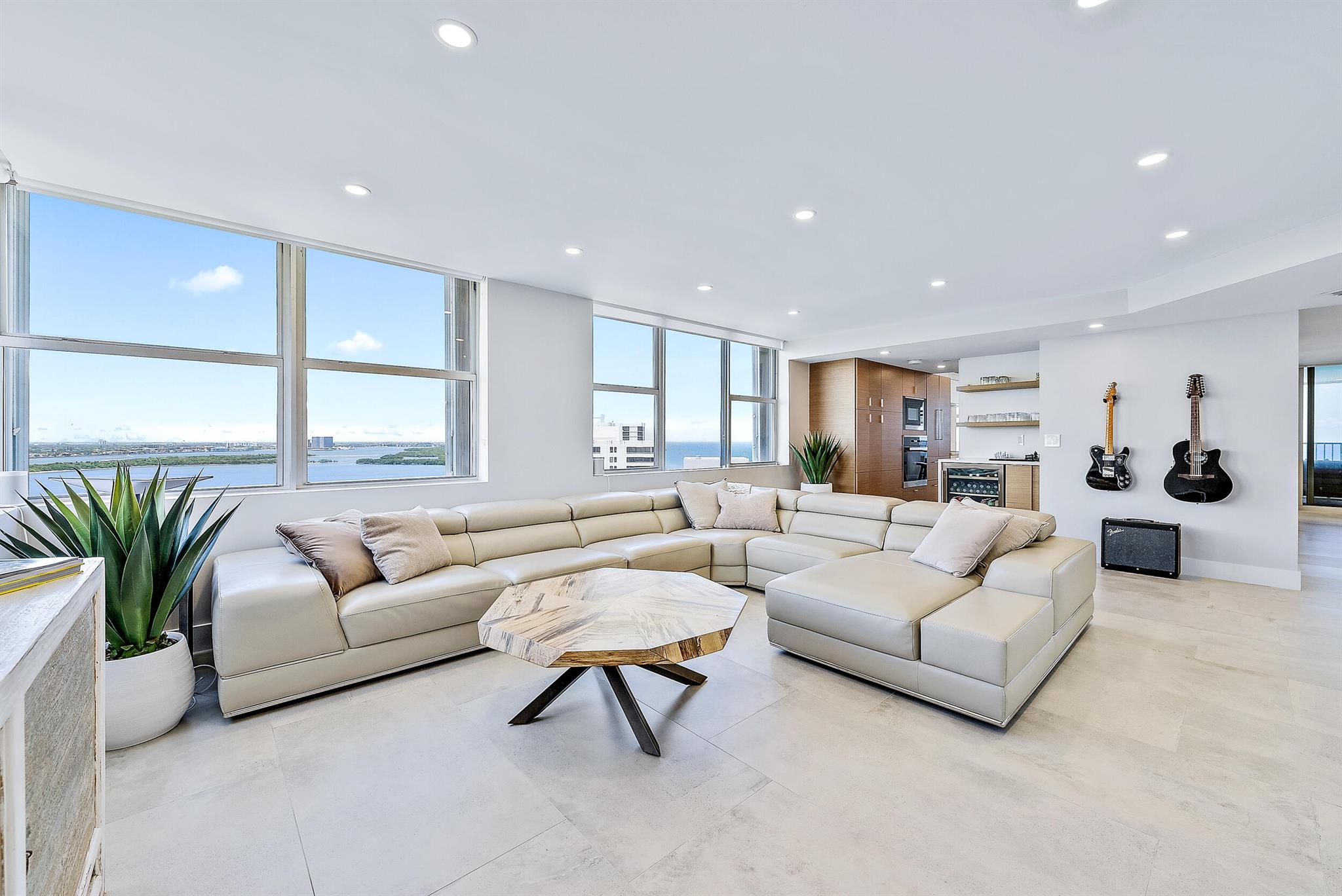 CORNICHE CONDO - Residential