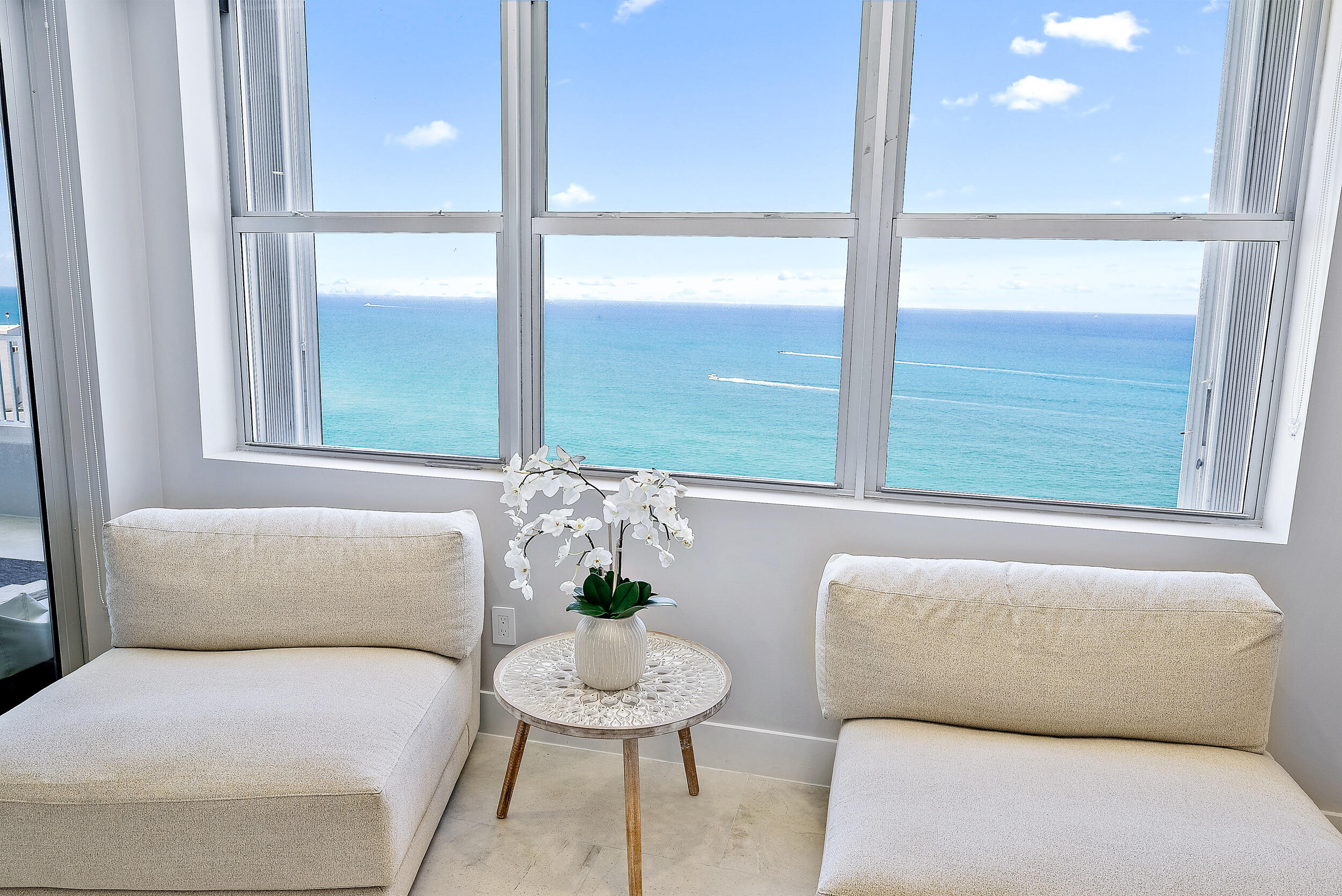 CORNICHE CONDO - Residential