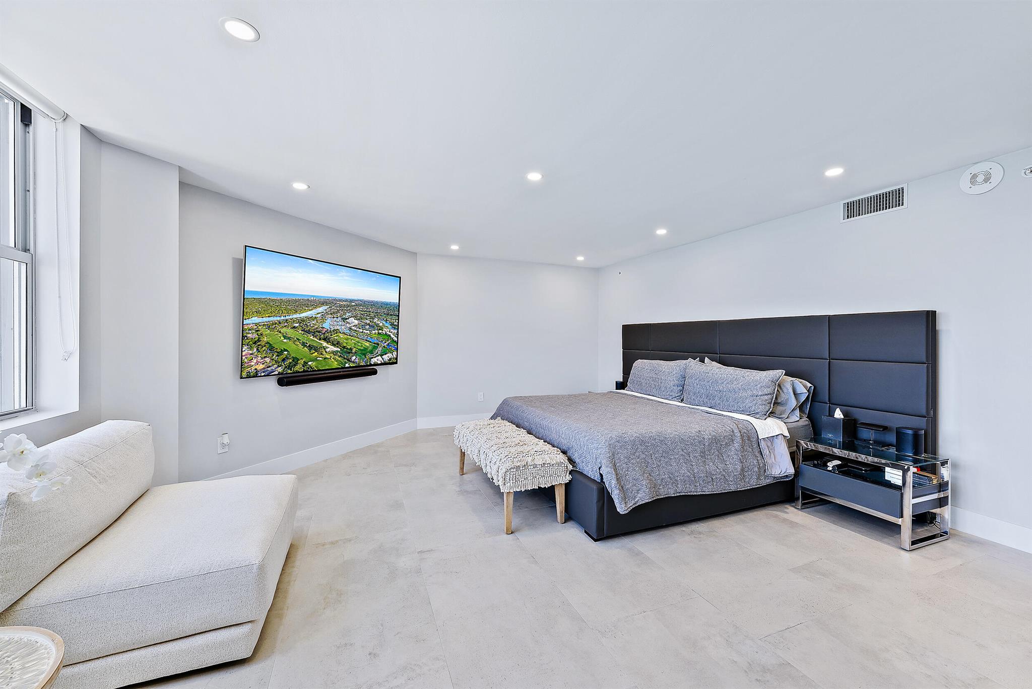 CORNICHE CONDO - Residential