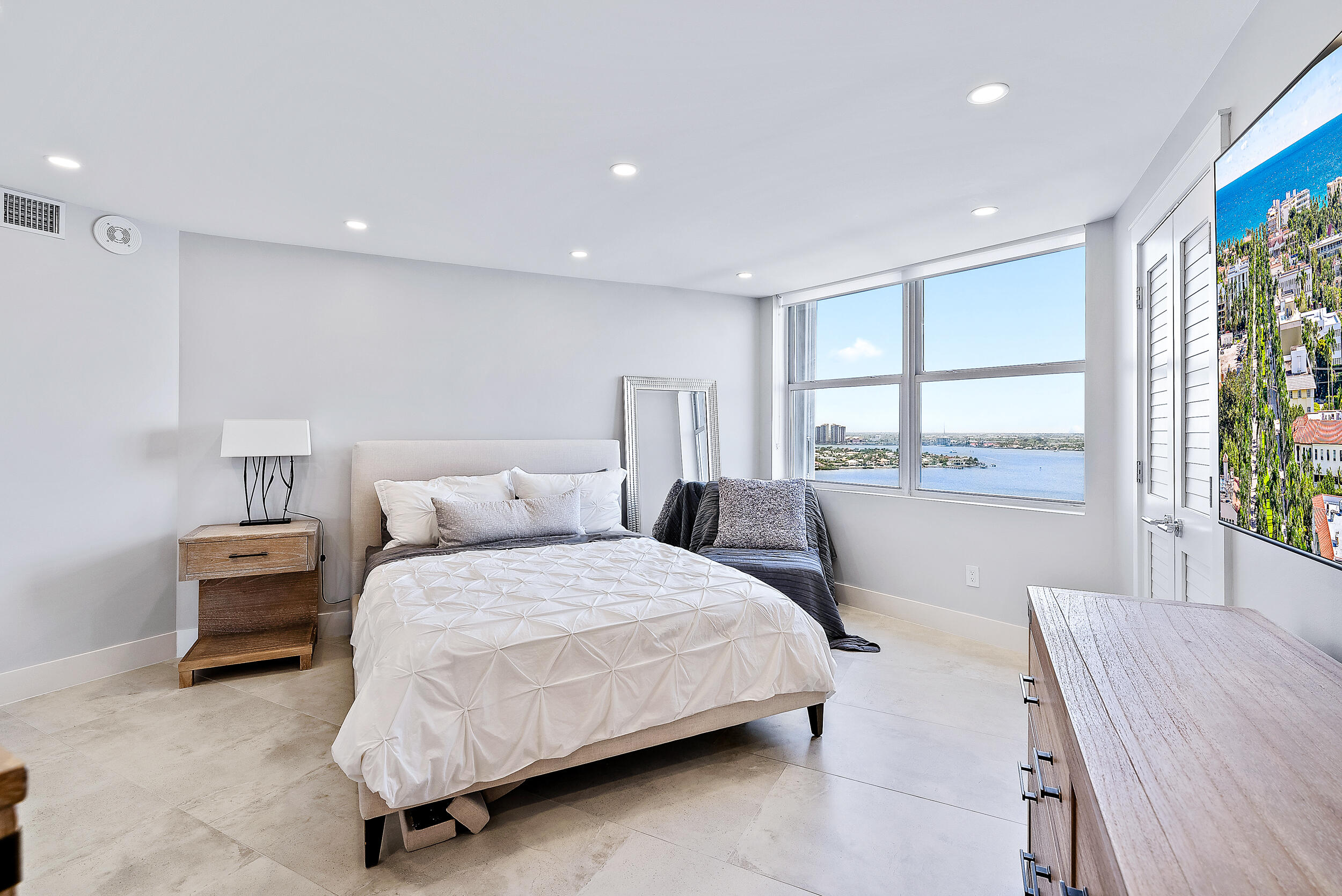 CORNICHE CONDO - Residential