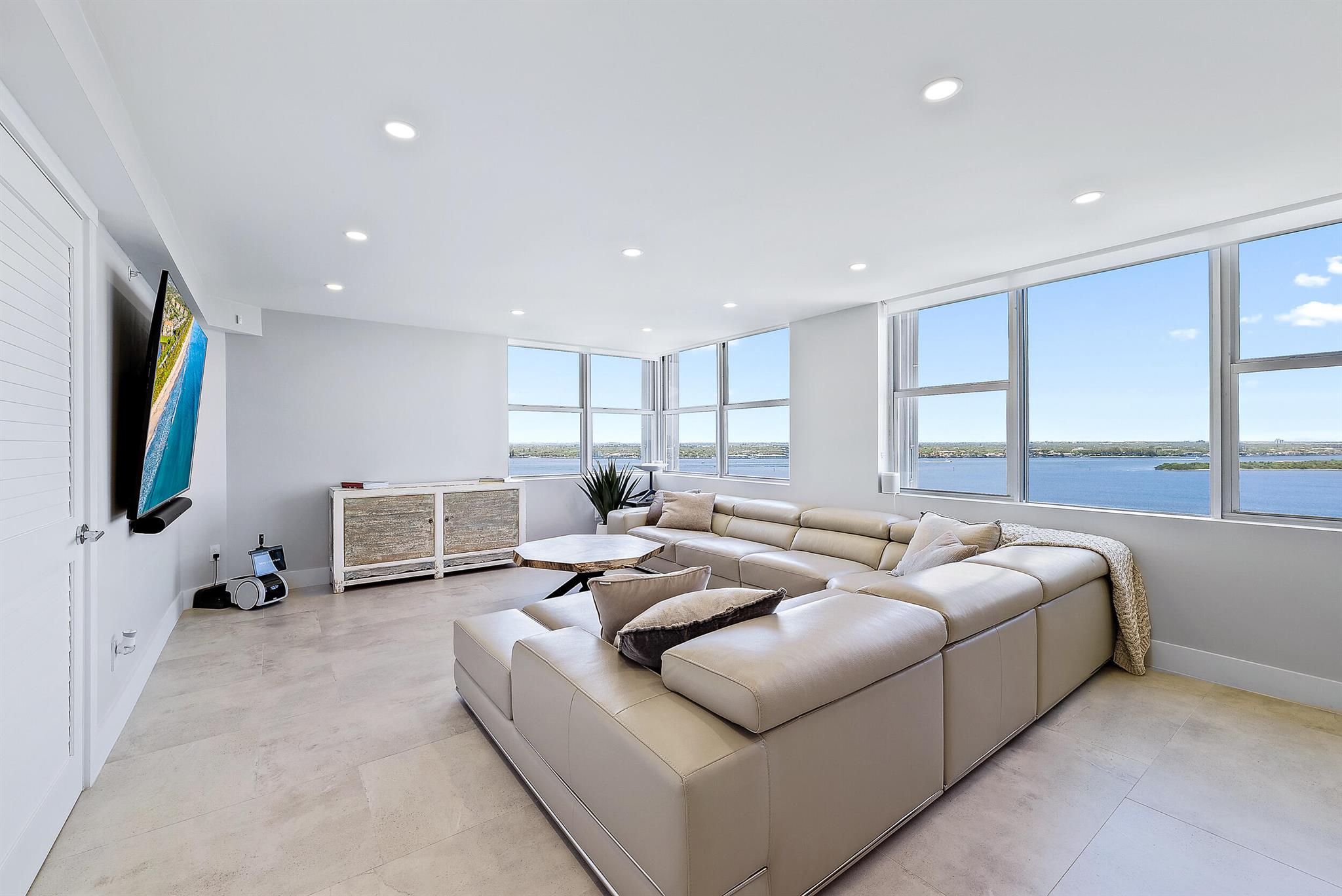 CORNICHE CONDO - Residential