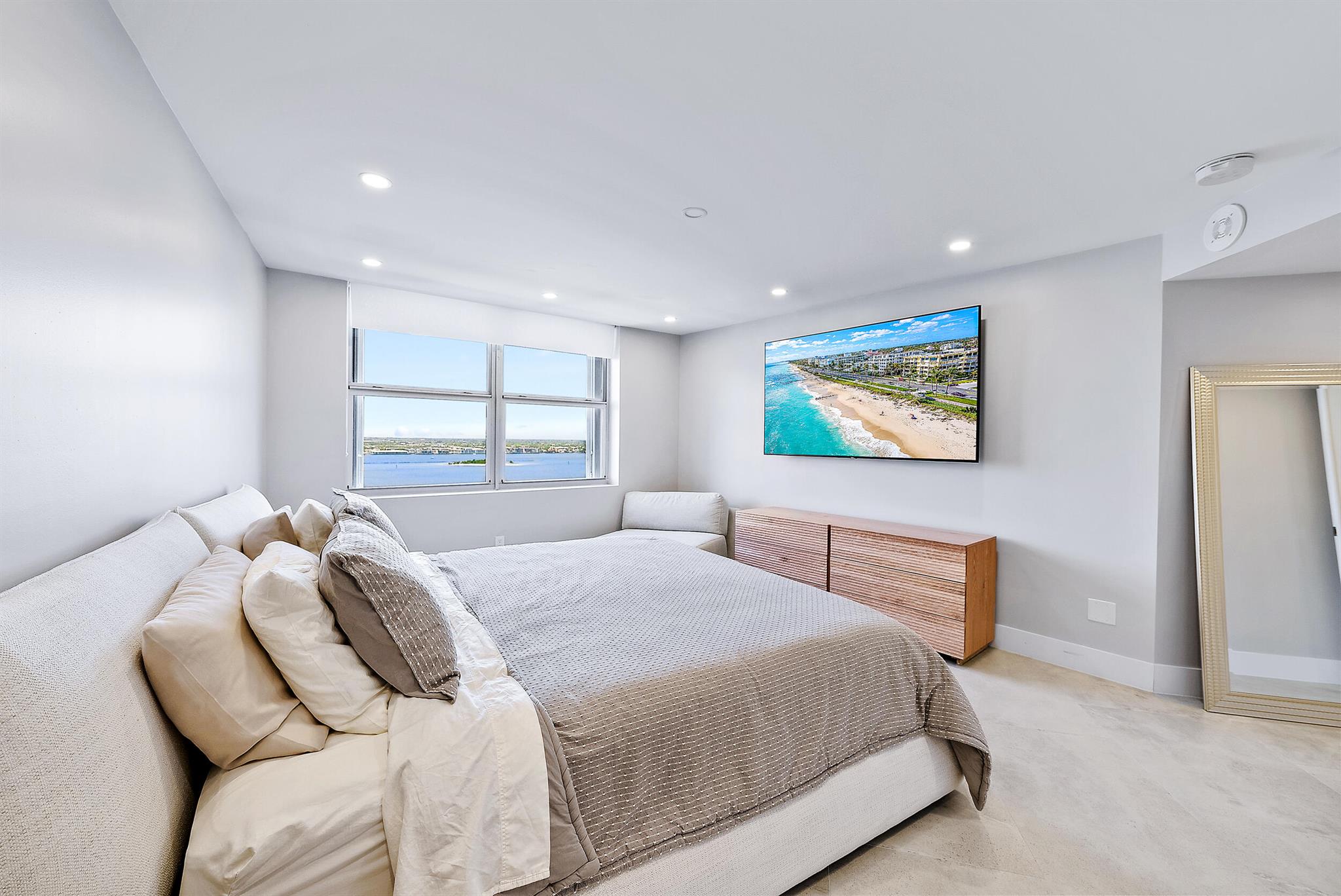 CORNICHE CONDO - Residential