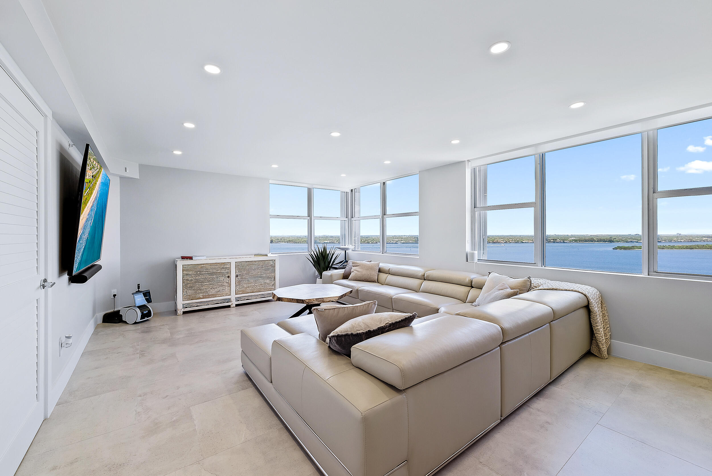 CORNICHE CONDO - Residential