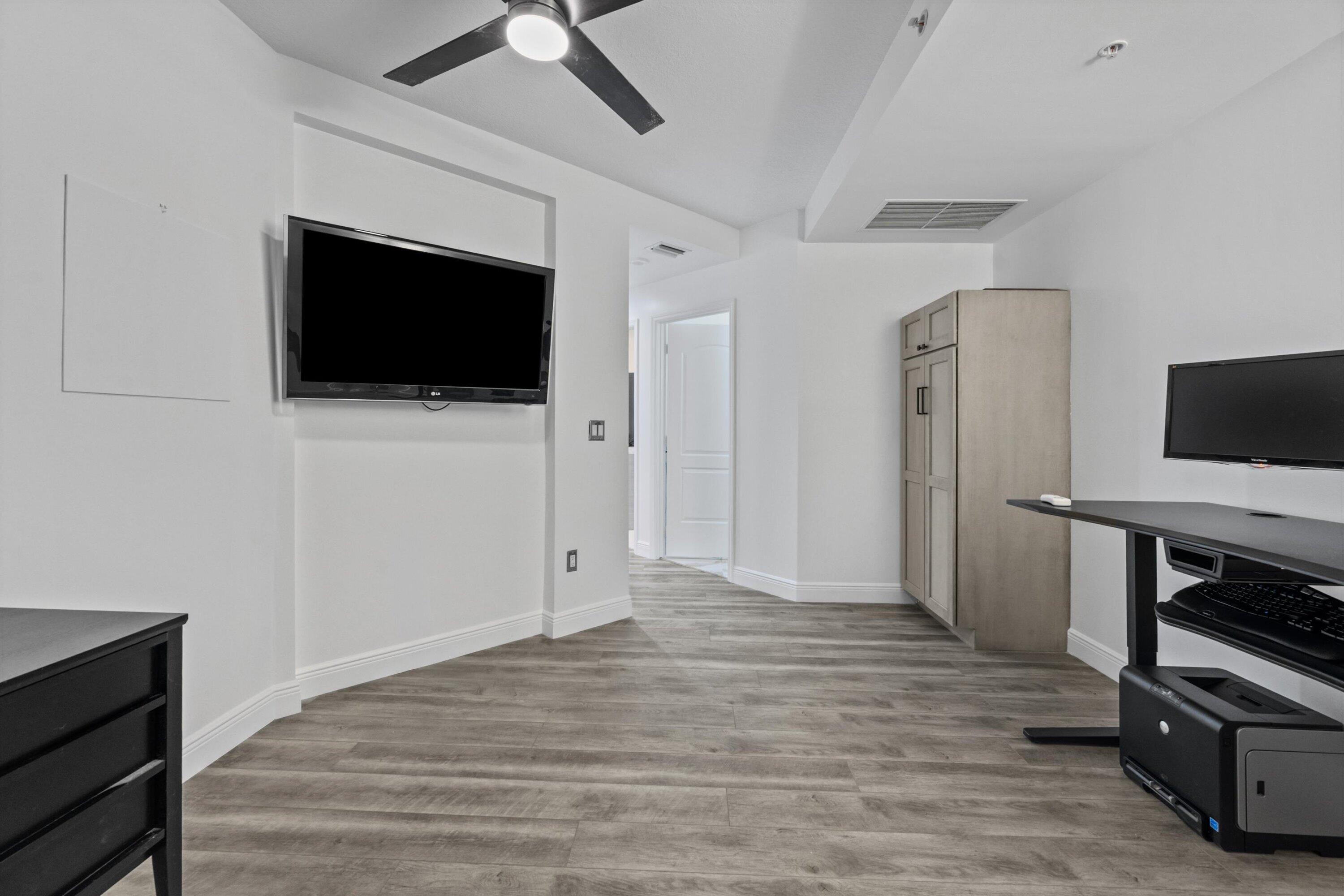 ONE CITY PLAZA - Residential