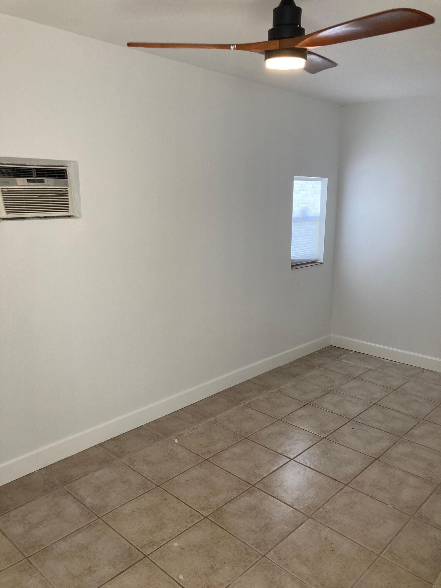NORTH PALM BCH 3 - Residential Lease