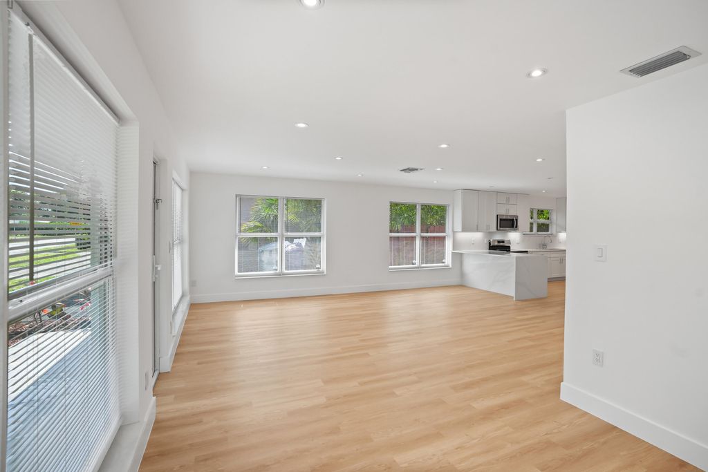 Photo of 1404 NE 2nd Street, Pompano Beach, FL 33060 (MLS # B26030216)