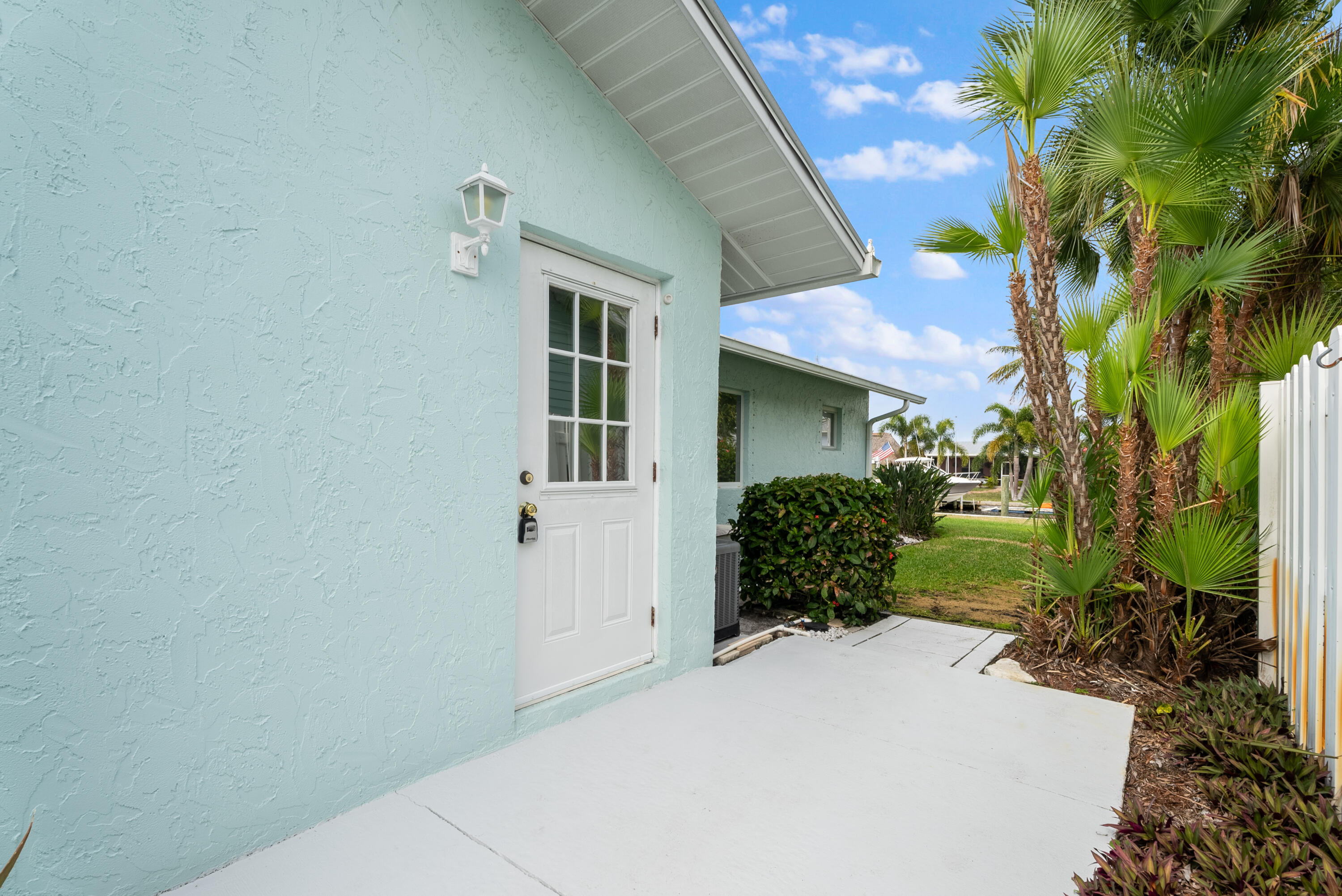 LIGHTHOUSE POINT - Residential