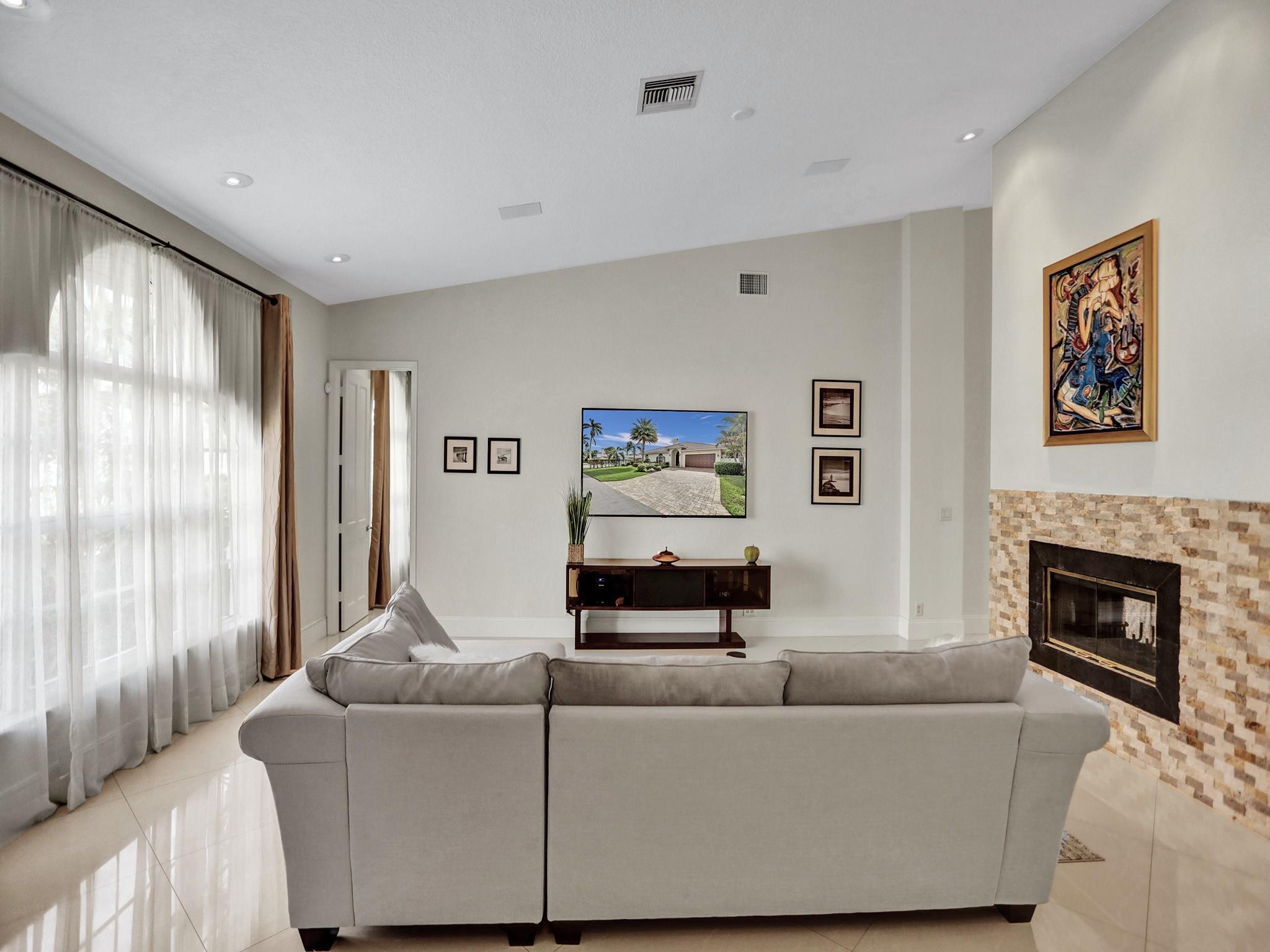 Lake Placid 35-23 B - Residential