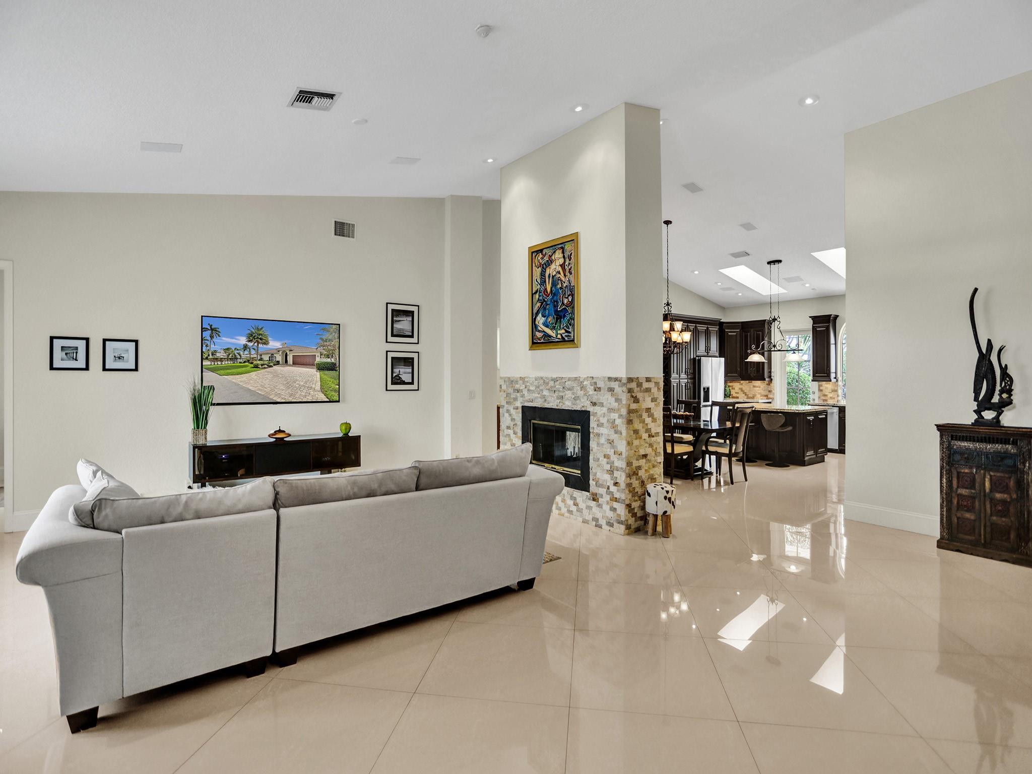 Lake Placid 35-23 B - Residential