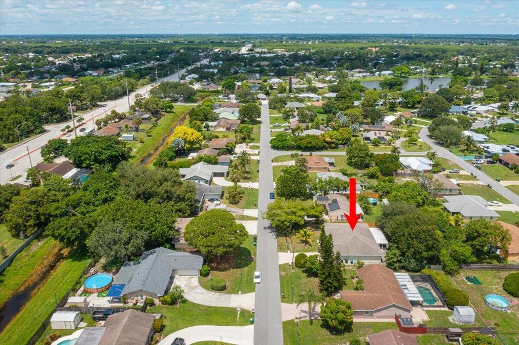 Photo of 1525 SE Minorca Avenue, Port Saint Lucie, FL 34952 (MLS # R11008390)