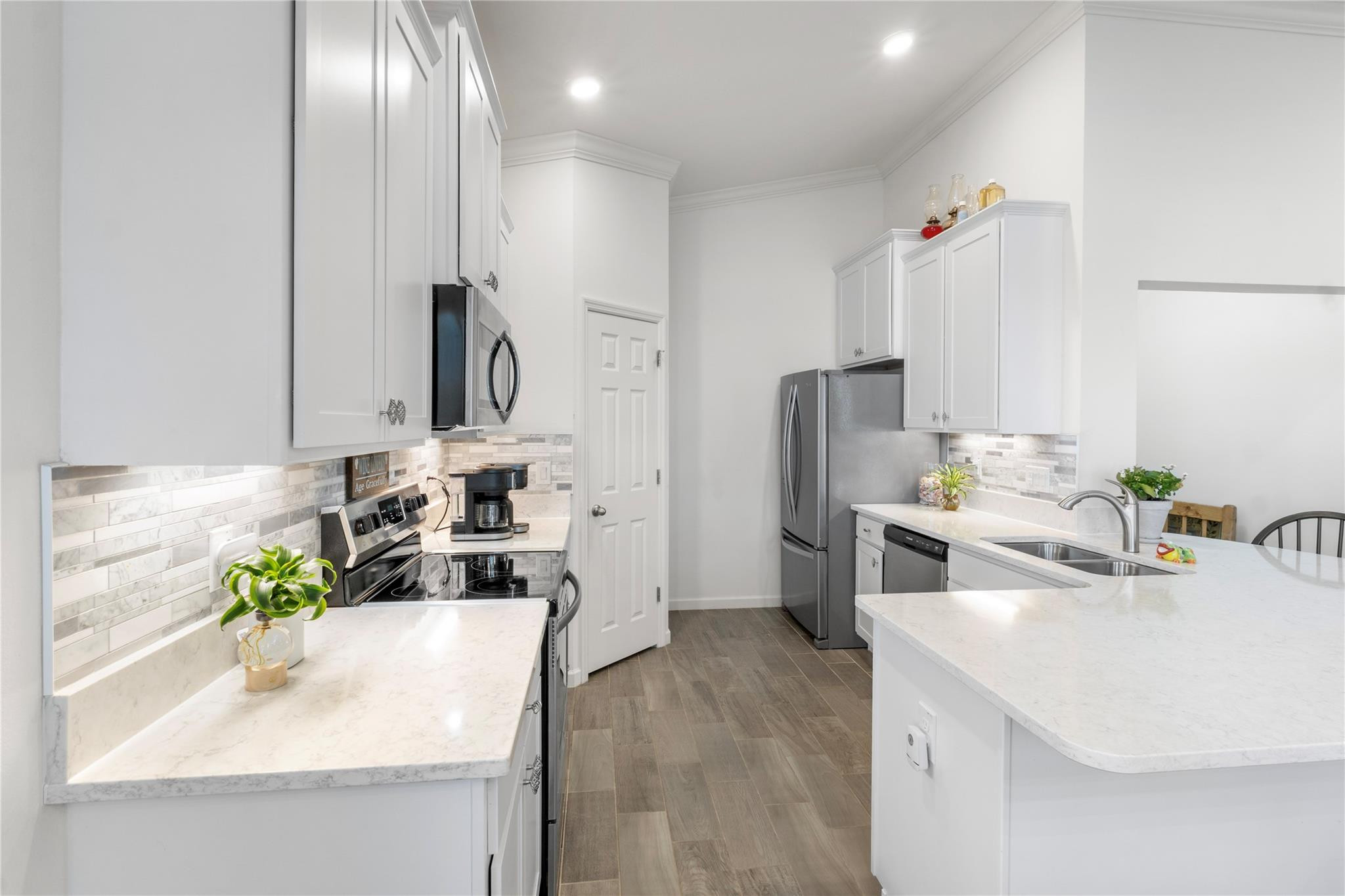 Pointe West East Village, - Residential