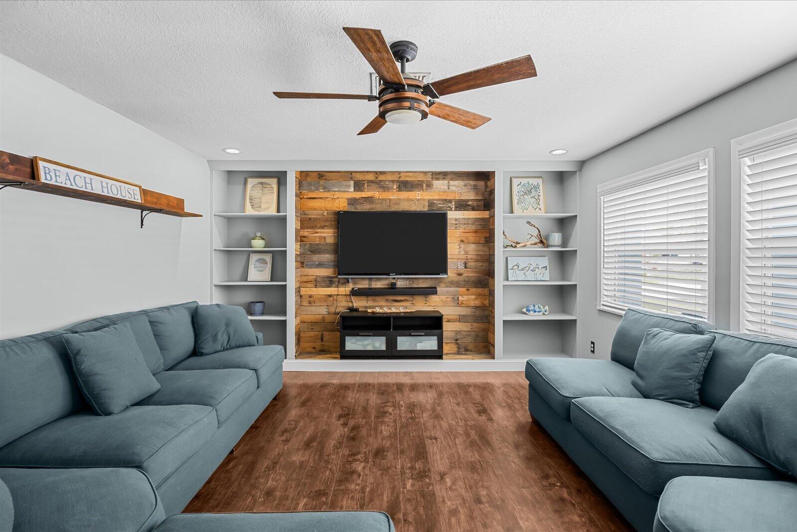 TROPIC VISTA - Residential