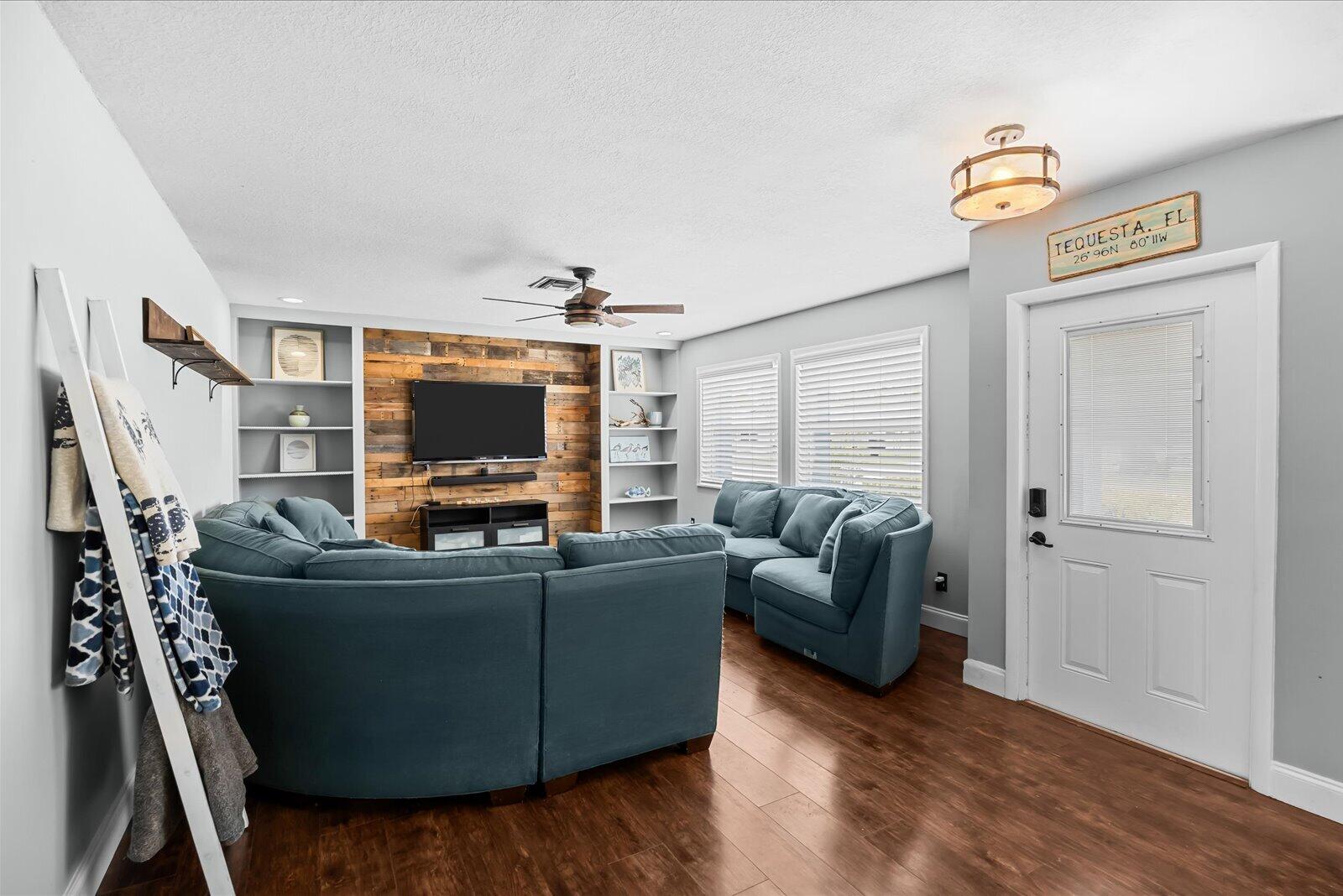 TROPIC VISTA - Residential