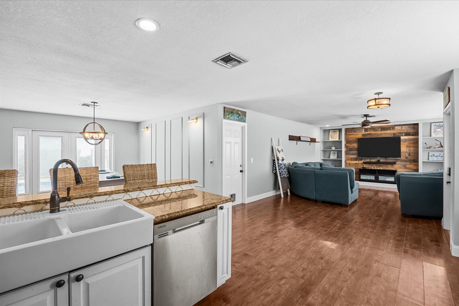 TROPIC VISTA - Residential