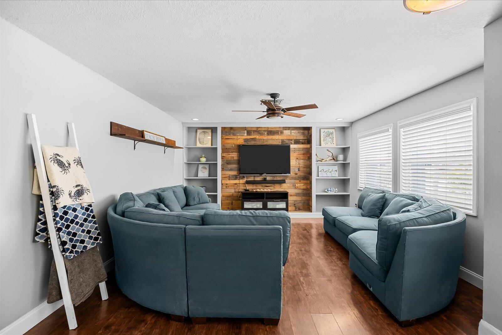 TROPIC VISTA - Residential