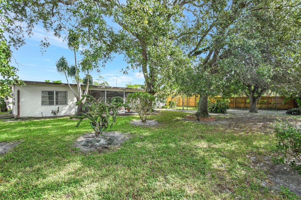 Photo of 65 NW 12th Avenue, Boca Raton, FL 33486 (MLS # R11035548)