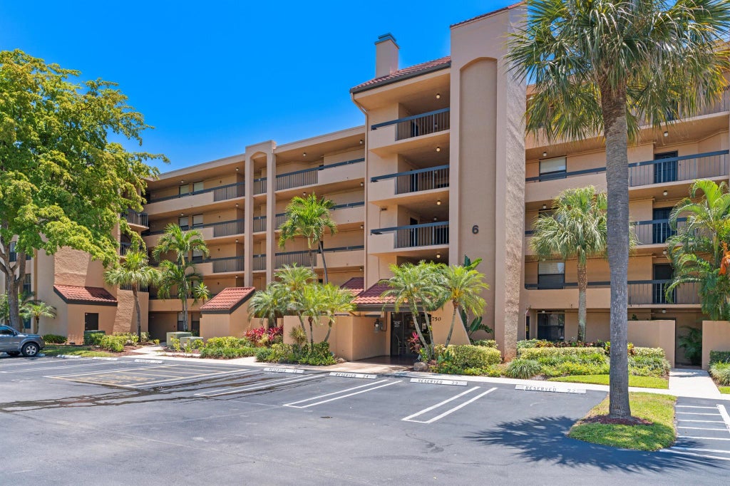 Photo of 750 Egret Circle #6501, Delray Beach, FL 33444 (MLS # R11103162)