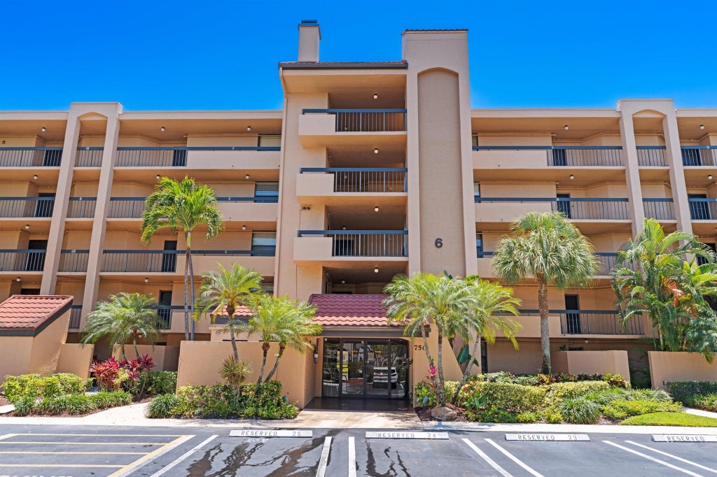 Photo of 750 Egret Circle #6501, Delray Beach, FL 33444 (MLS # R11103162)