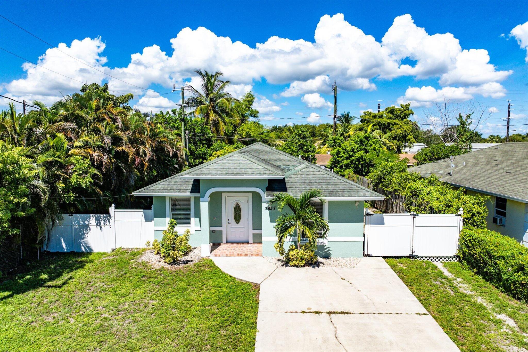 LAKE ECHO - Residential