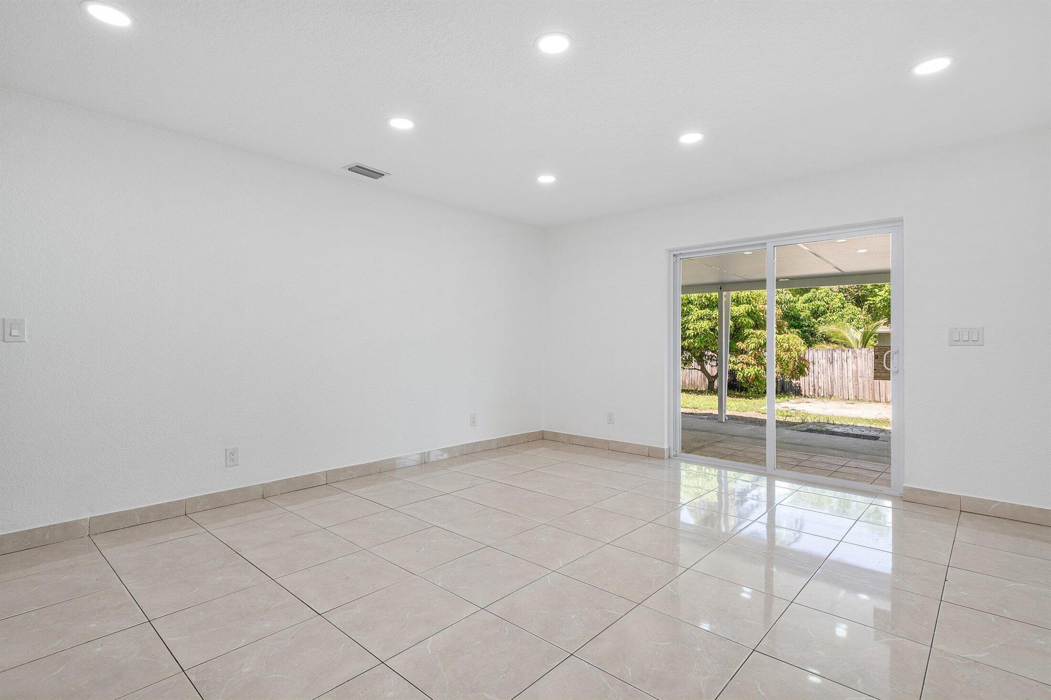 LAKE ECHO - Residential