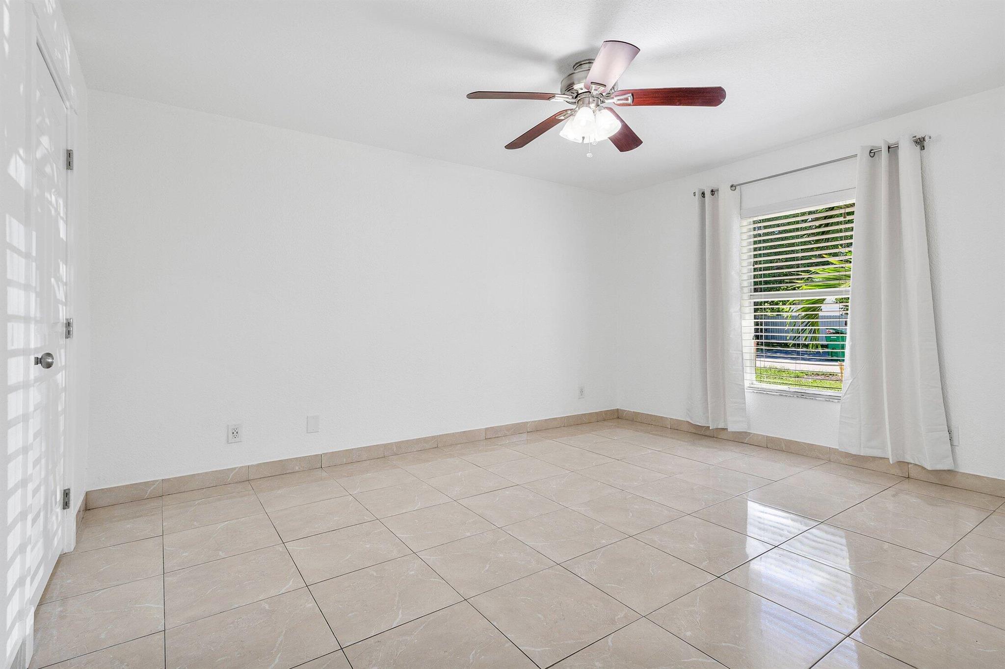 LAKE ECHO - Residential