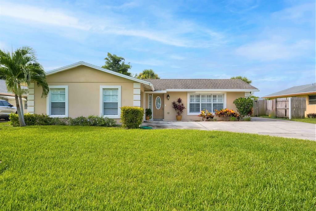 Photo of 4332 Holly Drive, Palm Beach Gardens, FL 33410 (MLS # R10740805)