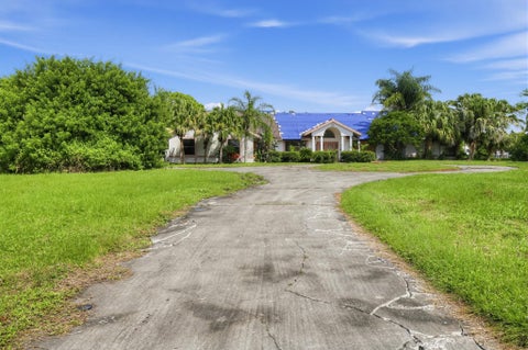 Photo of 4573 SW BERMUDA Way, Palm City, FL 34990 (MLS # B26084381)