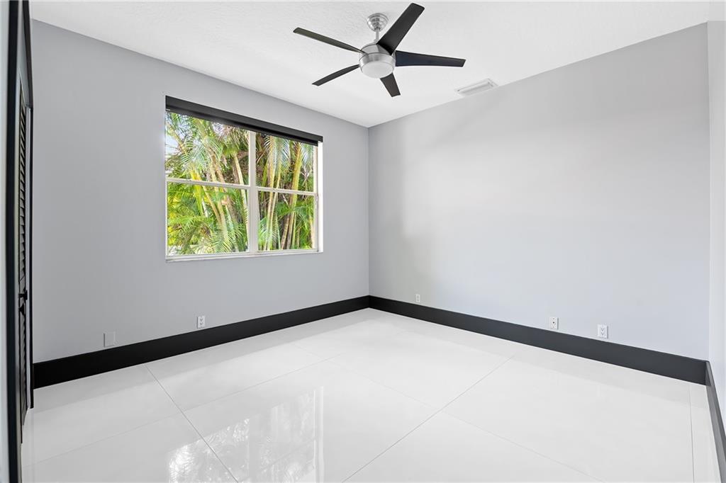 Royal Oak Landing Sec 03 - Residential Lease