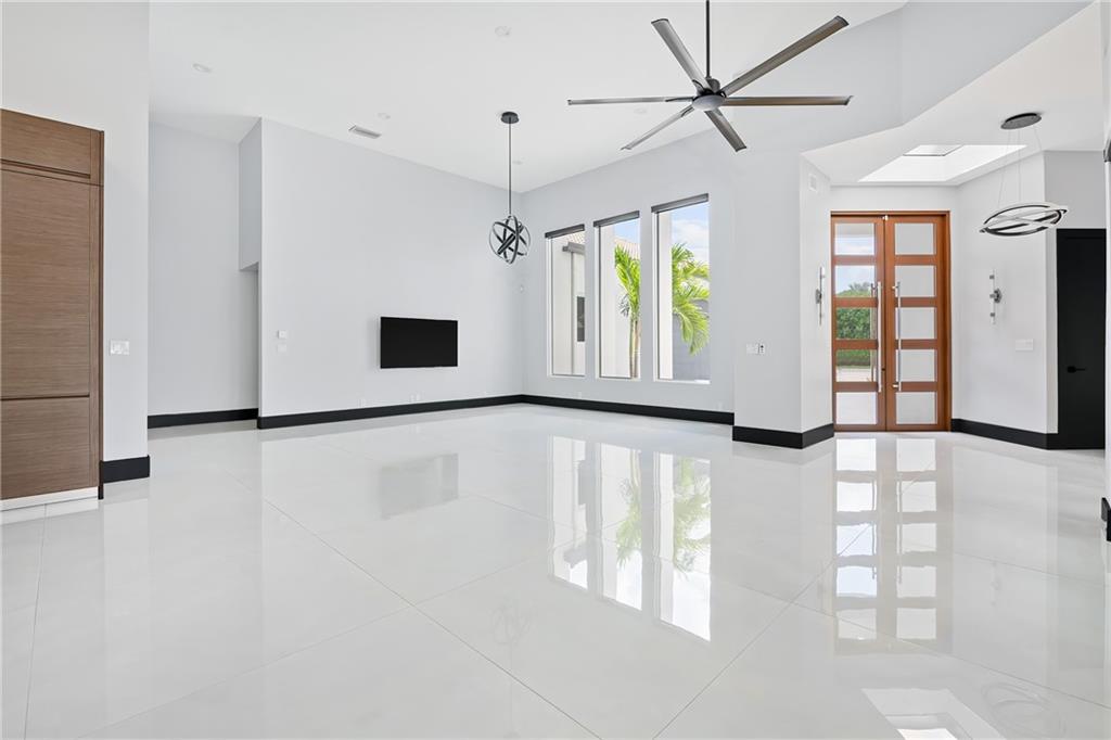 Royal Oak Landing Sec 03 - Residential Lease