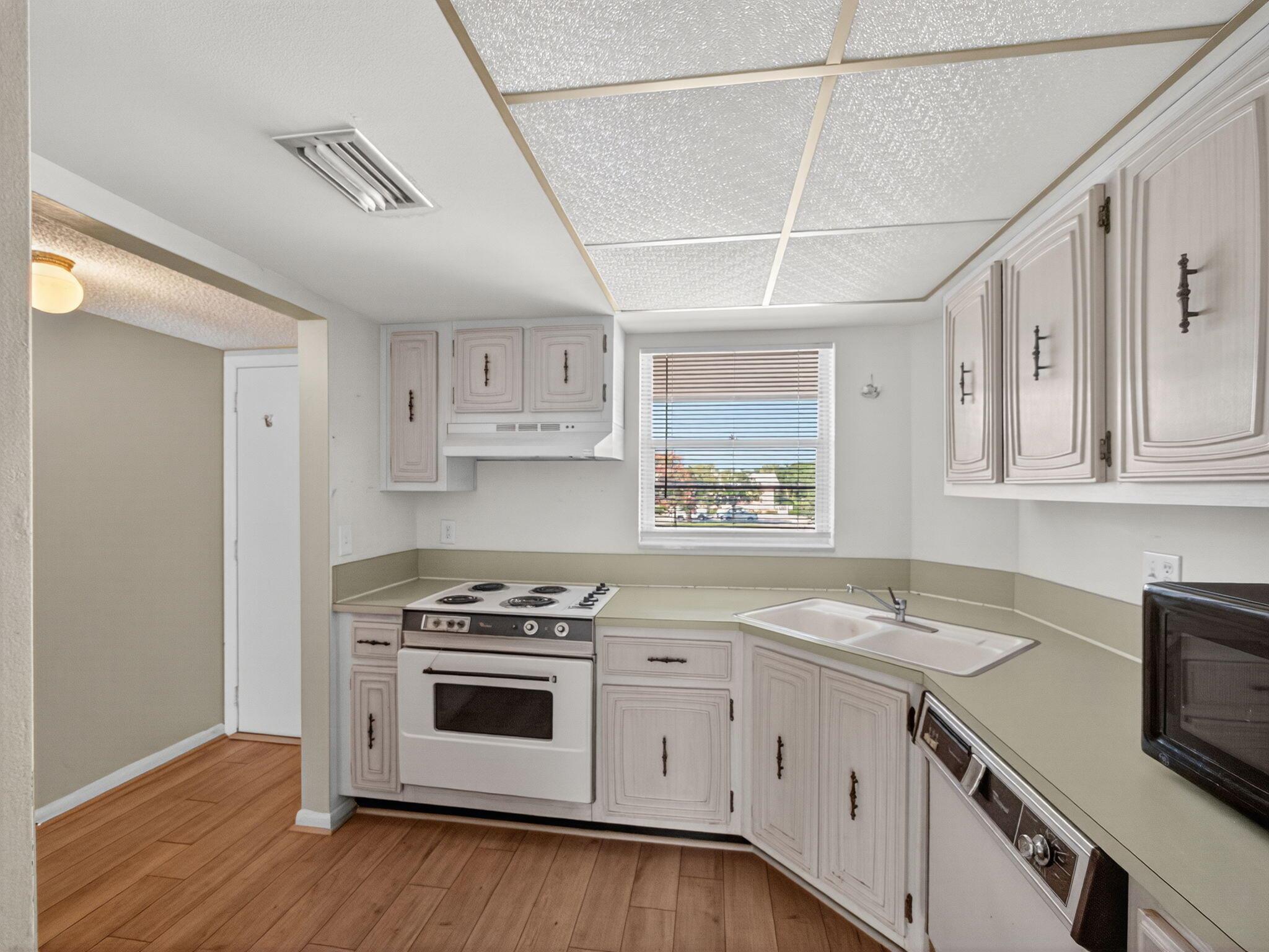 18081 SE Country Club Drive 17-170