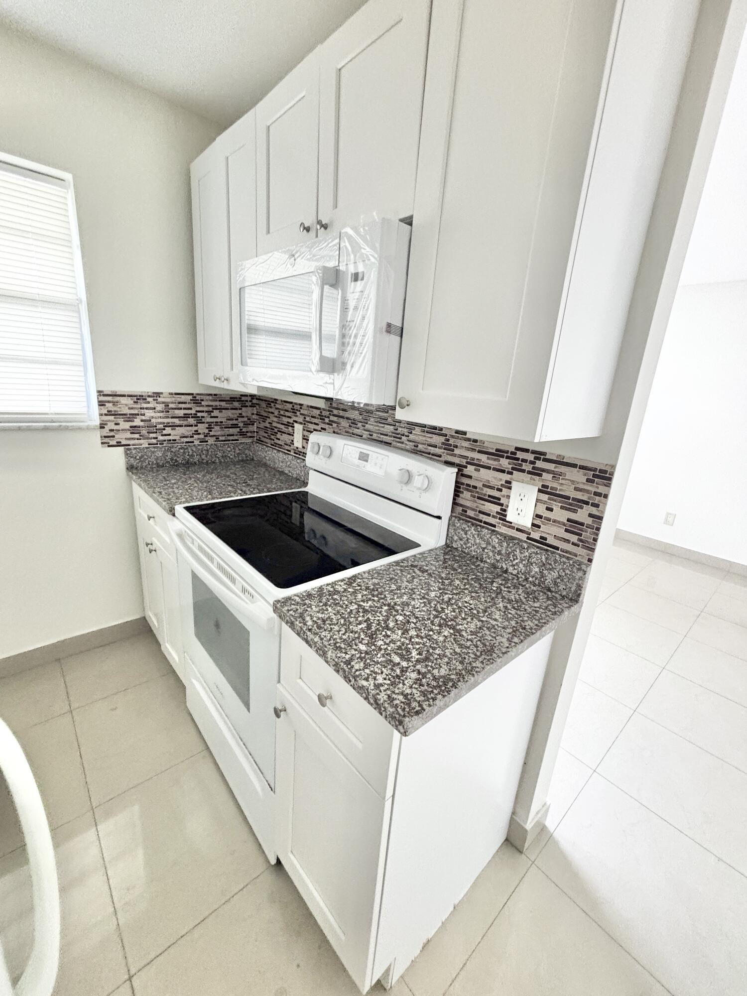 1111 N Federal Highway 6