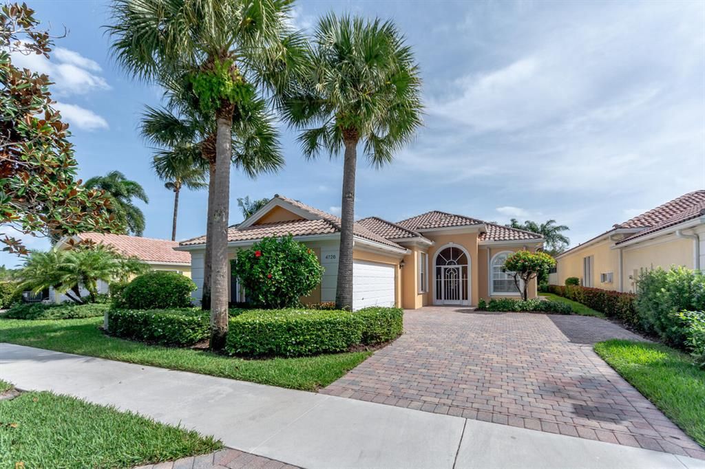 Photo of 4726 Dovehill Drive, Palm Beach Gardens, FL 33418 (MLS # R10755790)