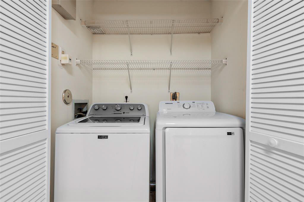 LA PAZ AT BOCA POINTE PHASES I & II - Residential Lease