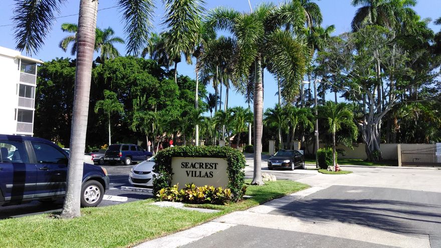 INTRACOASTAL VIEW ! ! ! CHARMING 55+ CONDO IN QUIET, PRISTINE, TROPICAL AREA OF INTRACOASTAL BOYNTON BEACH ACROSS FROM BOYNTON INLET.AT HIGH TIDE, WATER IN BACK OF BLDG IS BEAUTIFUL,CLEAR OCEAN WATER. SERVICE DOG OK (SEE BROKER REMARKS)PRETTY DESIGNER COLORS, REMODELED KITCHEN AND BATH. STAINLESS STEEL APPL AND GRANITE COUNTERS. LOW HOA FEES INCLUDE INSURANCE, WATER BILL, LAUNDRY, ELEVATOR, ROOF MAINTENANCE, WATERFRONT CLUBHOUSE AND POOL. THIS AREA OF BOYNTON BEACH ABOUNDS WITH PUBLIC AMENITIES. BEAUTIFUL 8.5 ACRE OYER PARK IS ONE PROPERTY NORTH (WALKING DISTANCE) OF SEACREST VILLAS AND HAS BOAT RAMPS, LONG, WOODEN WATERFRONT PEDESTRIAN DECK FOR FISHING, SITTING OR MANATEE OBSERVATION. 9 ACRE INTRACOASTAL PARK WITH STUNNING WATERFRONT CLUBHOUSE IS TWO-TENTHS OF A MILE NORTH (SEE PICS).