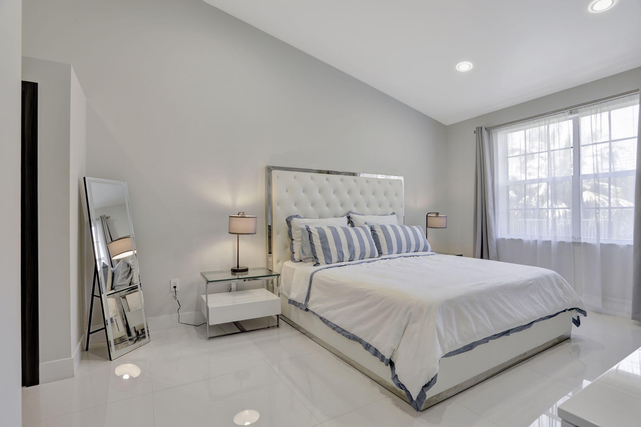 VILLA SONRISA CONDO - Residential Lease