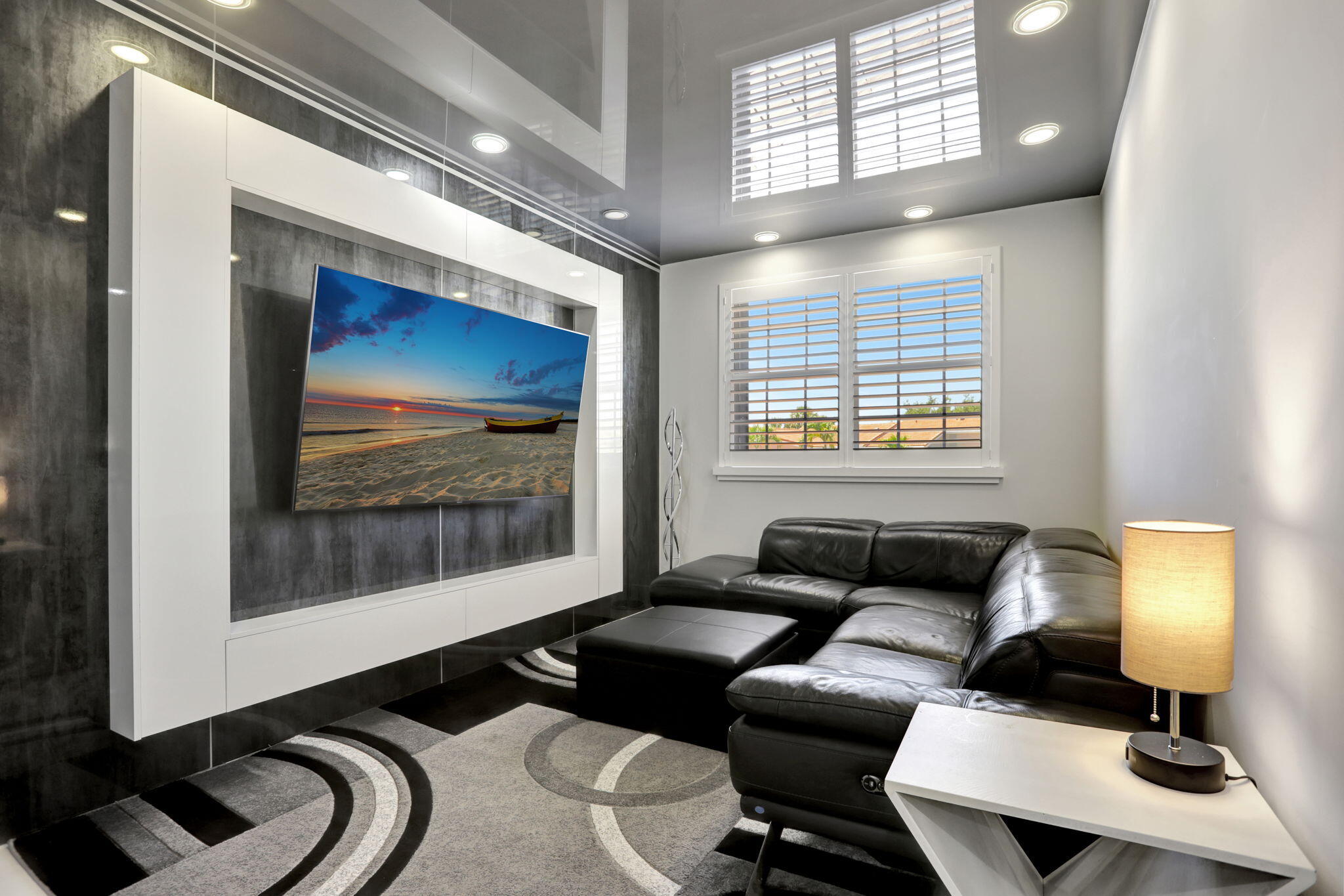 VILLA SONRISA CONDO - Residential Lease