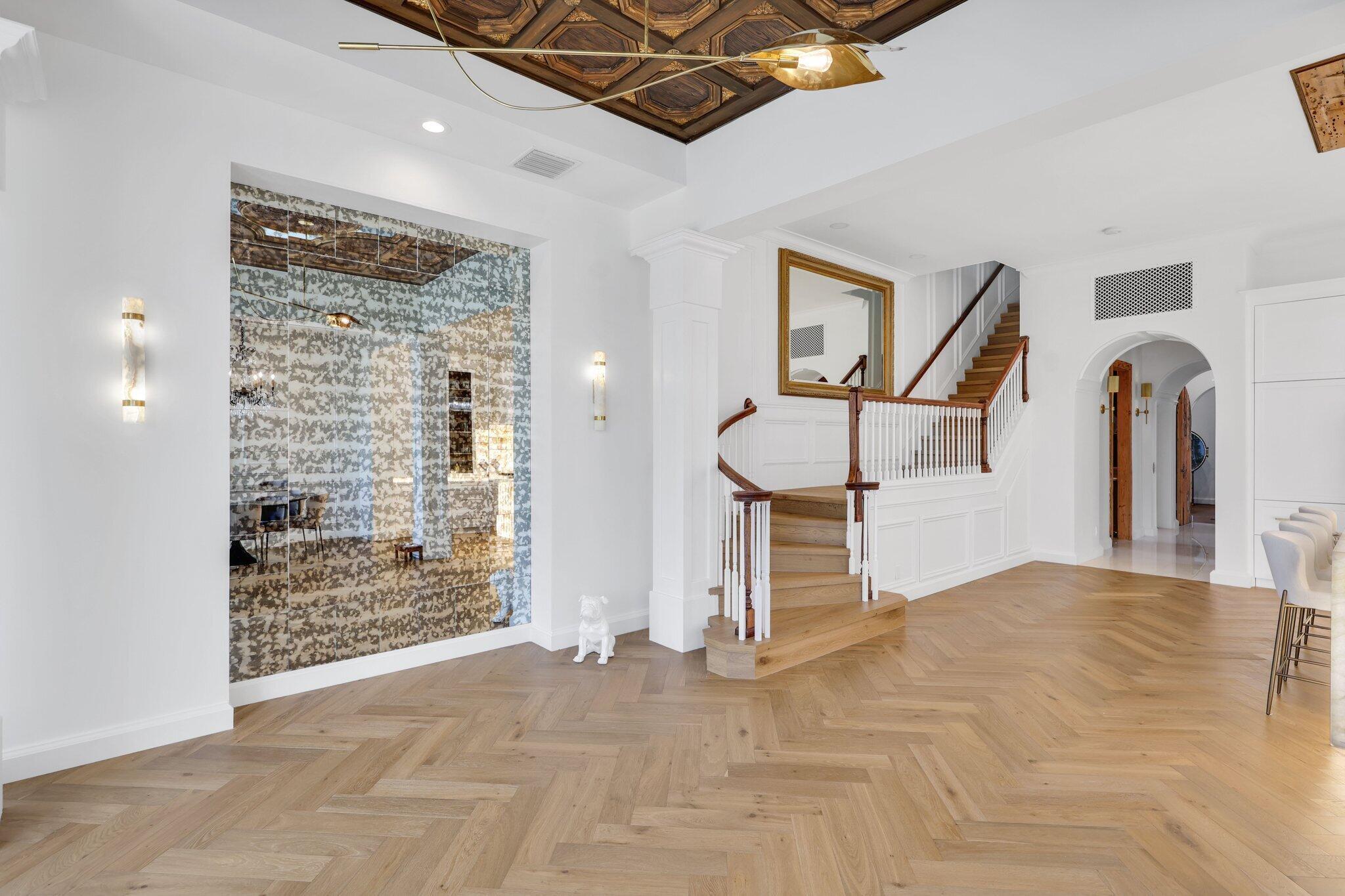 ROYAL PALM VILLAS - Residential