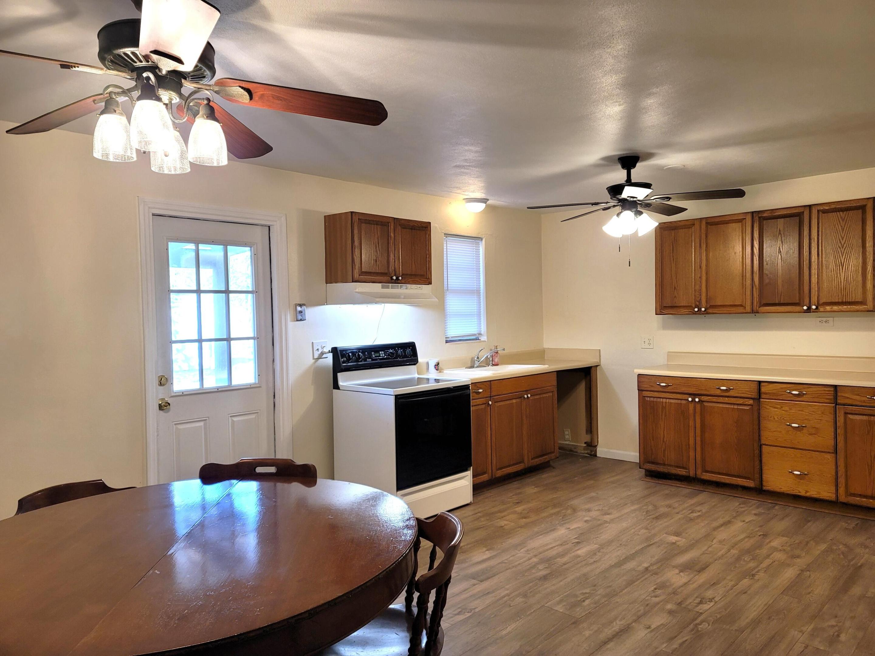 MODEL LAND COMPANY'S SUBDIVISION - Residential Lease