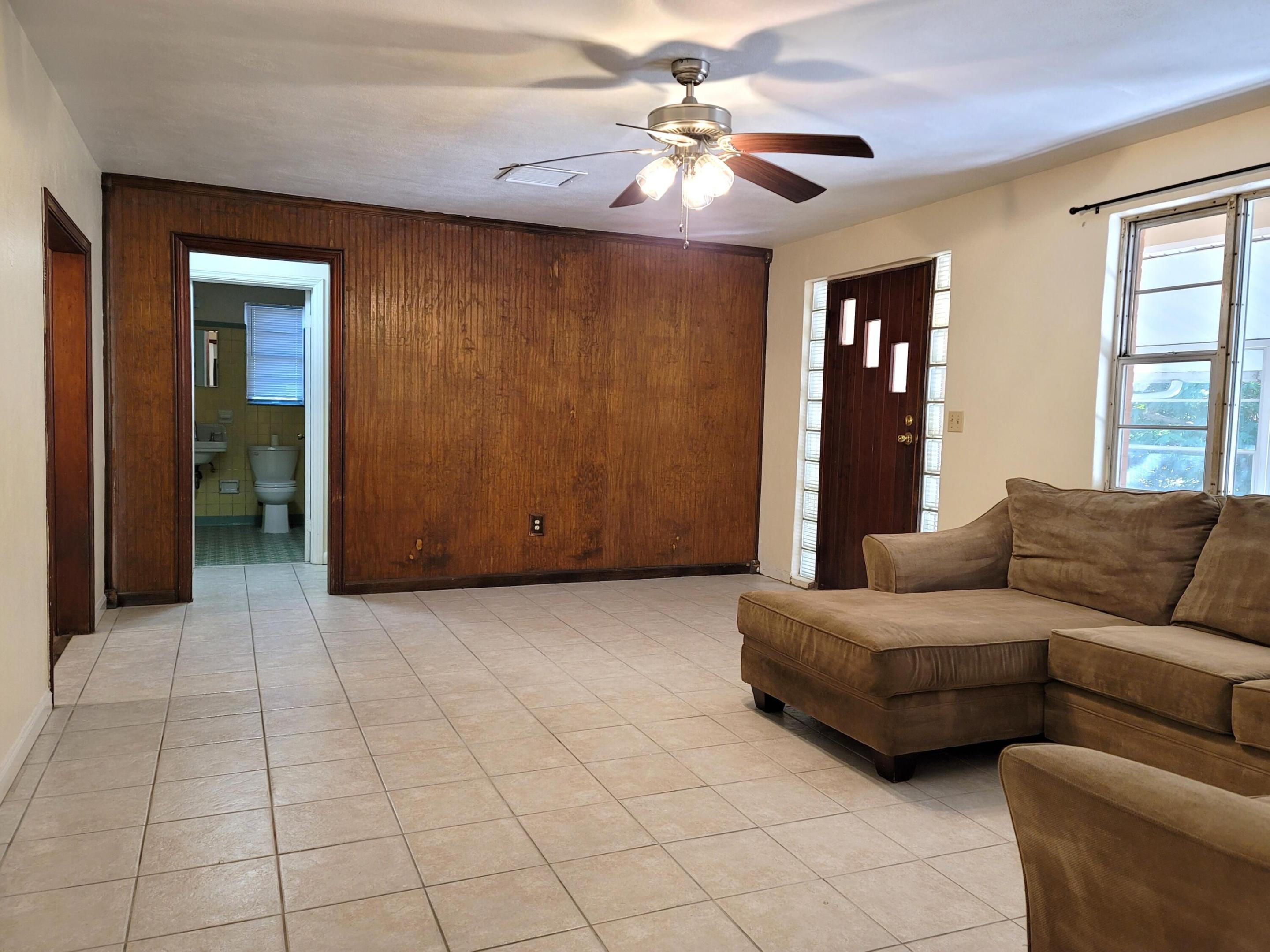 MODEL LAND COMPANY'S SUBDIVISION - Residential Lease