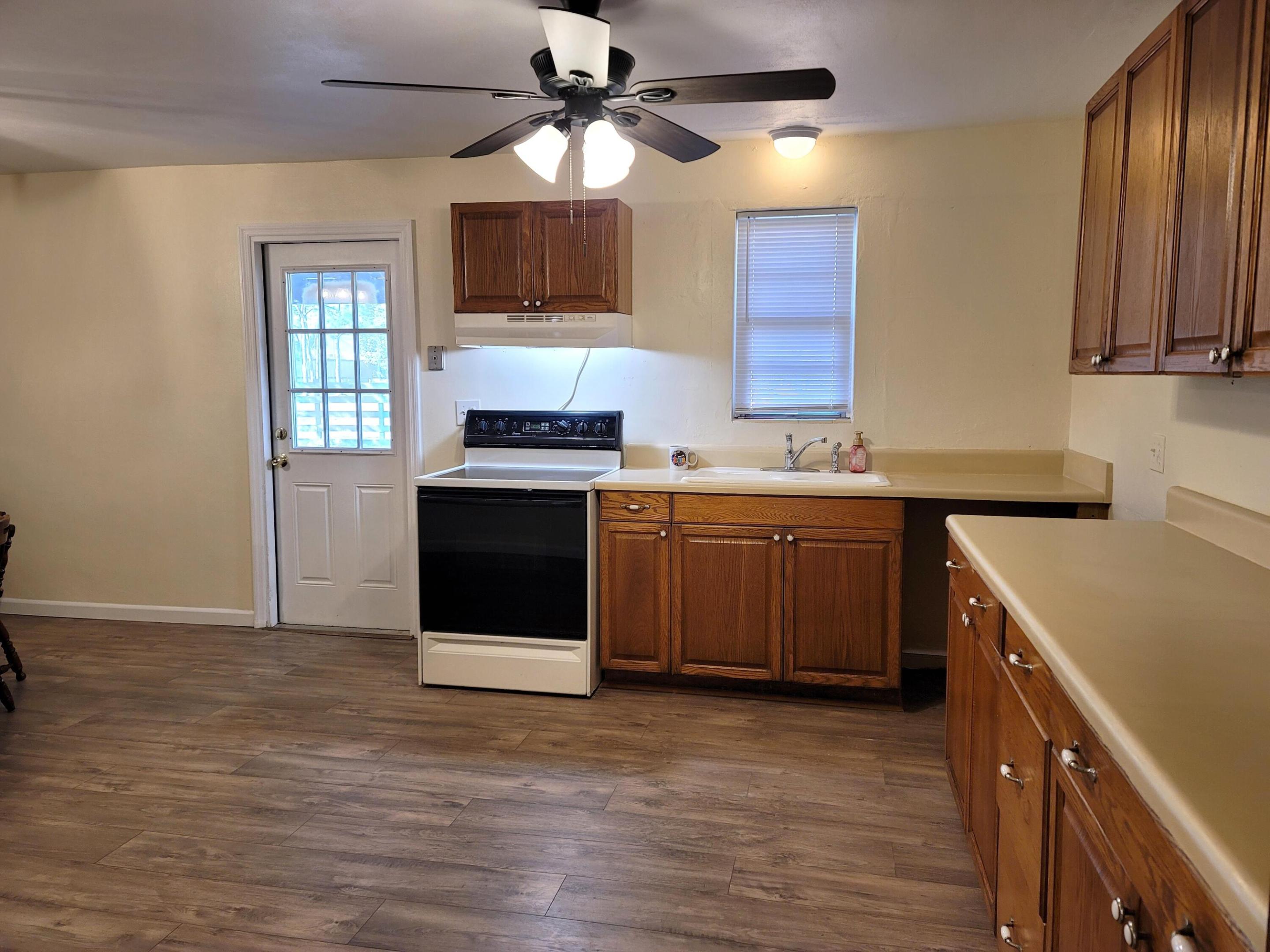 MODEL LAND COMPANY'S SUBDIVISION - Residential Lease