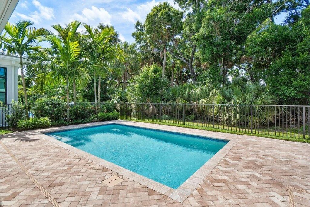 Photo of 13570 Artisan Circle, Palm Beach Gardens, FL 33418 (MLS # R10974213)