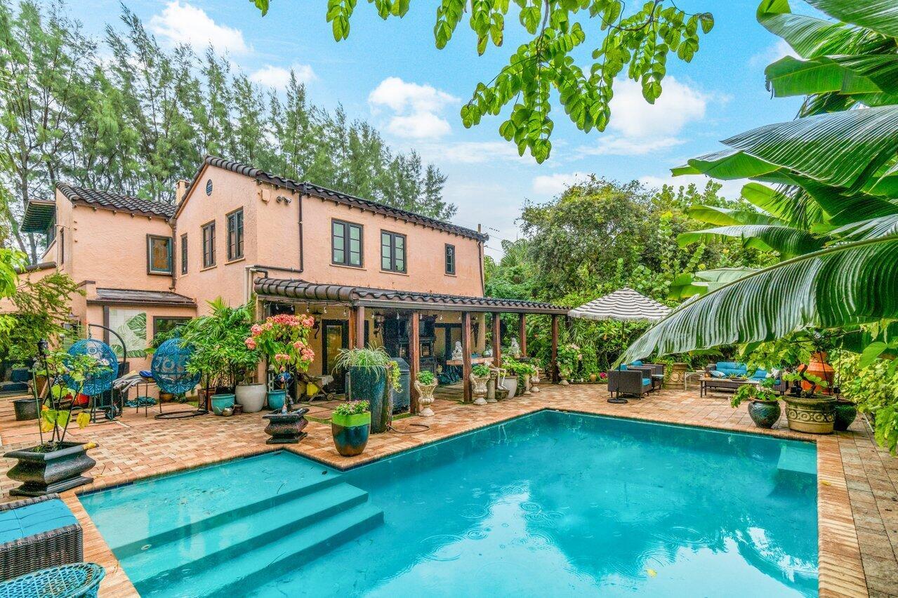 601 Forest Hill Boulevard