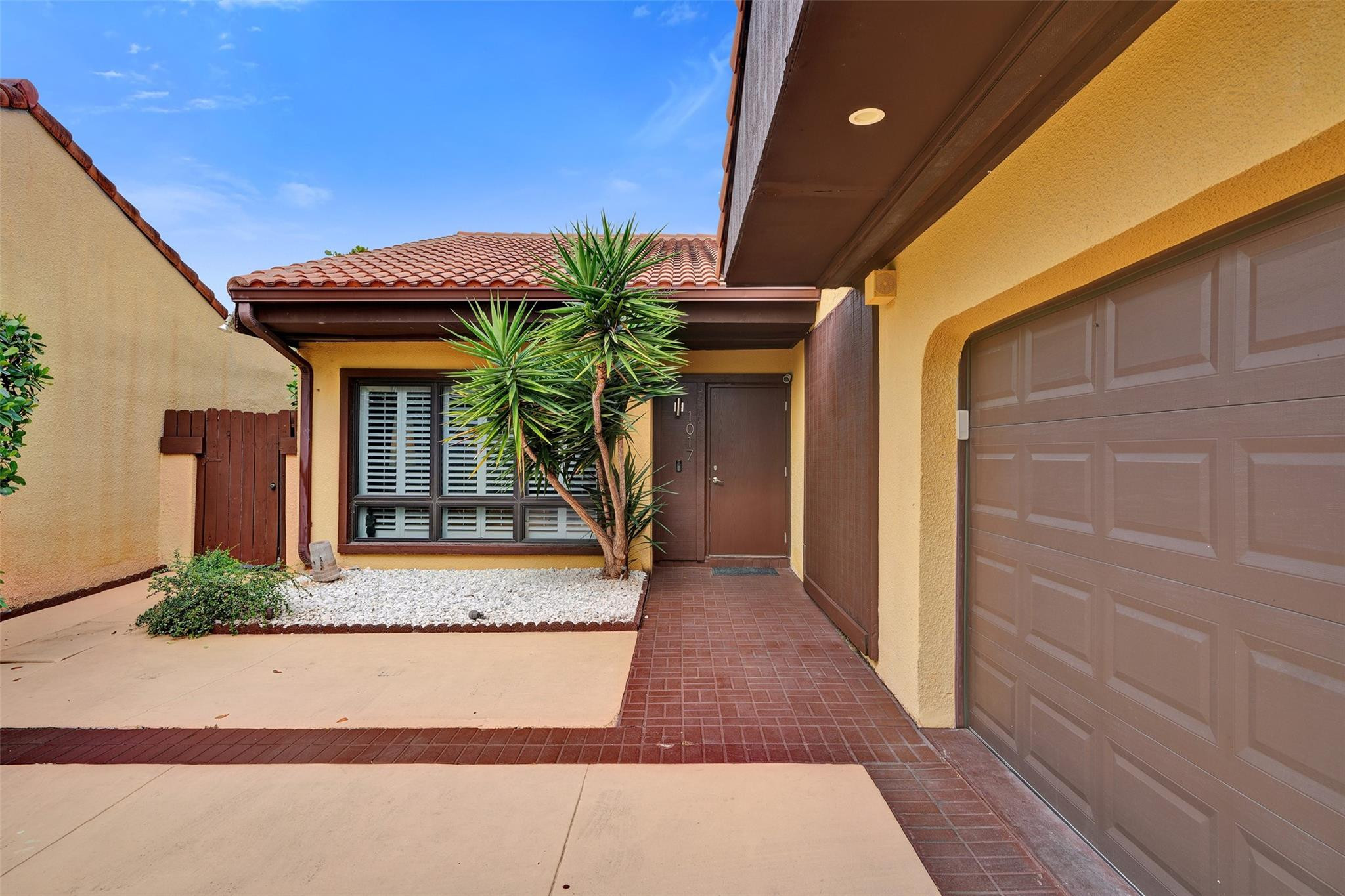 SKY LAKE VILLAS FIRST ADD - Residential