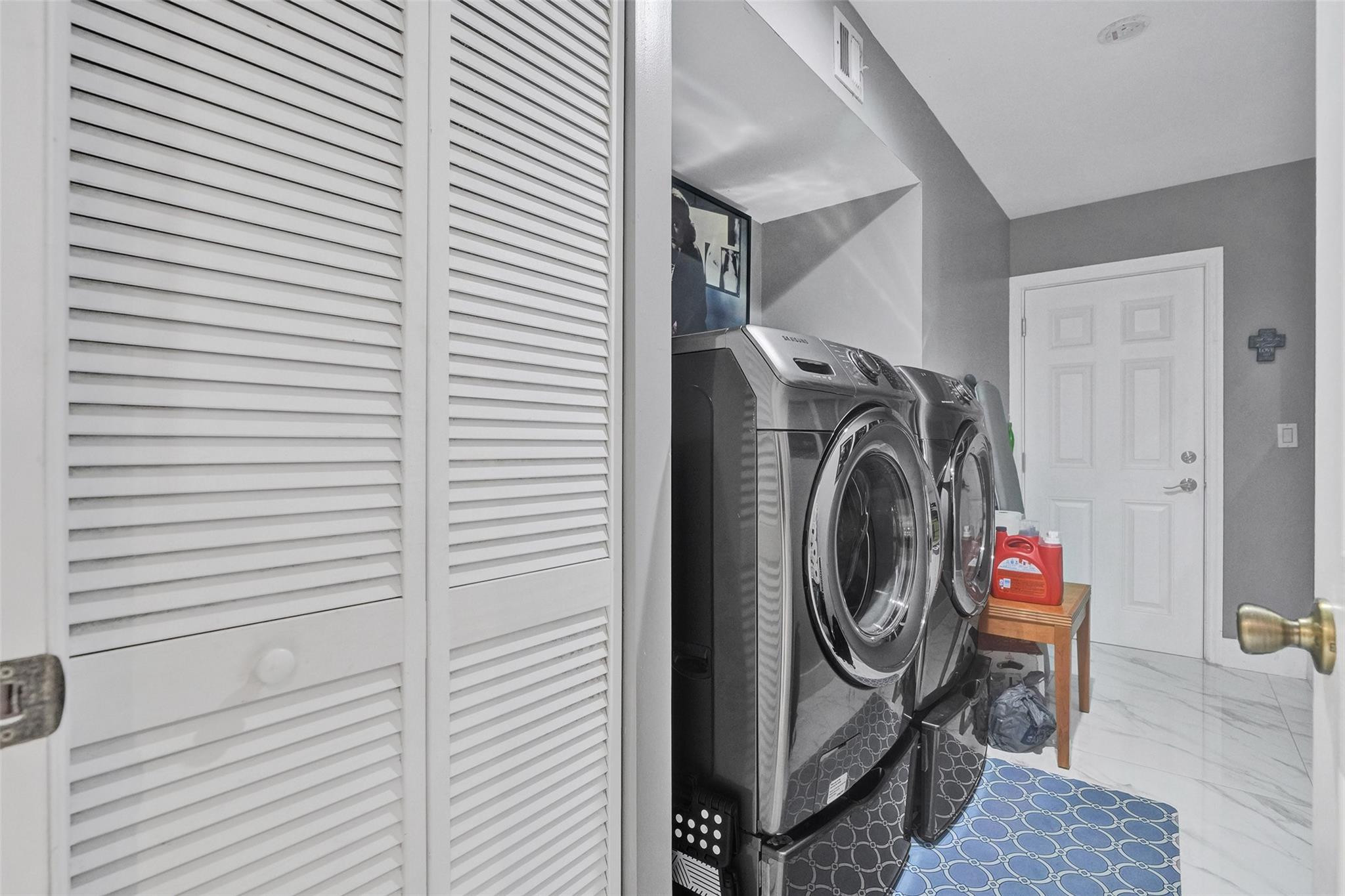 SKY LAKE VILLAS FIRST ADD - Residential