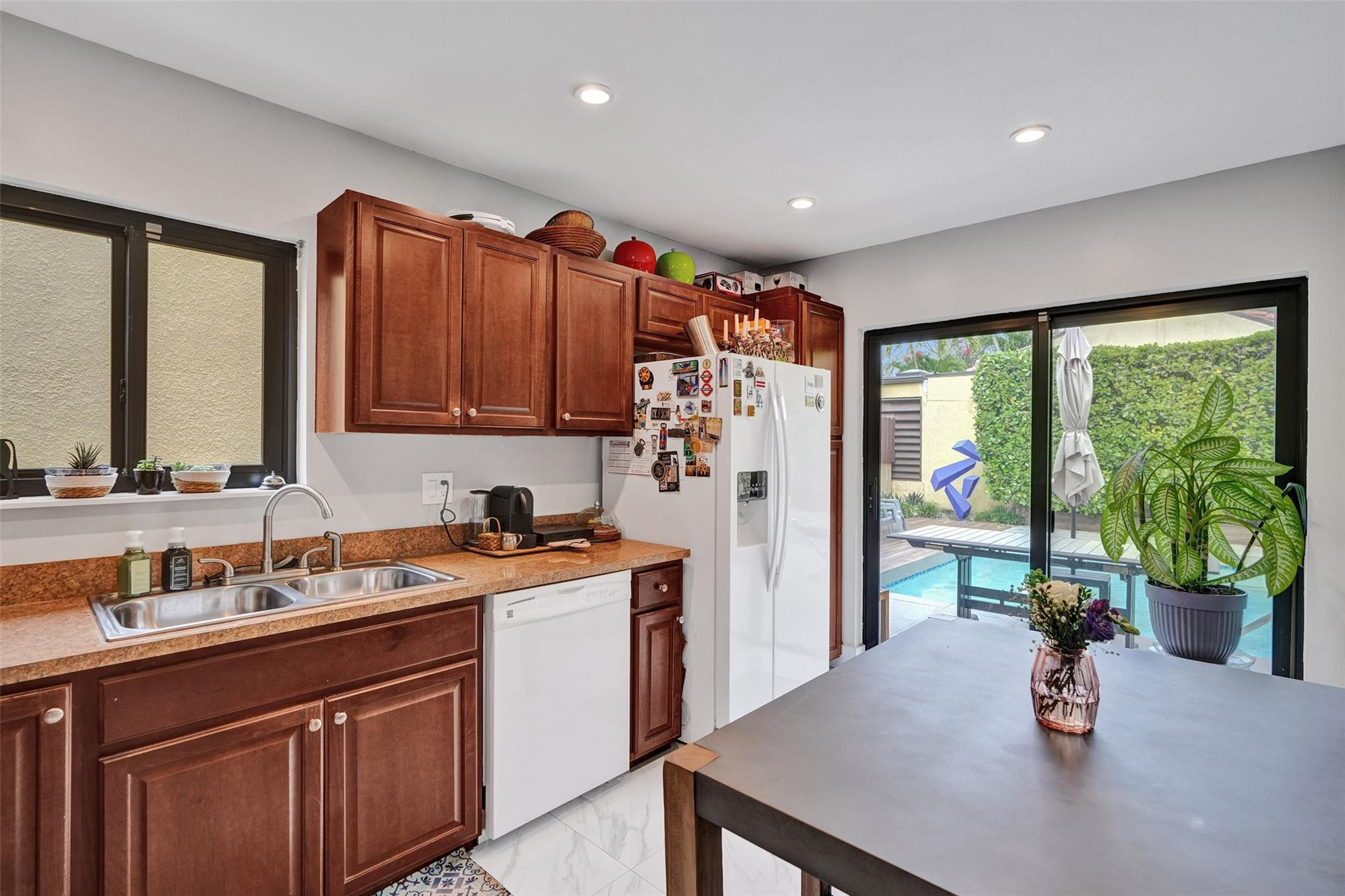 SKY LAKE VILLAS FIRST ADD - Residential