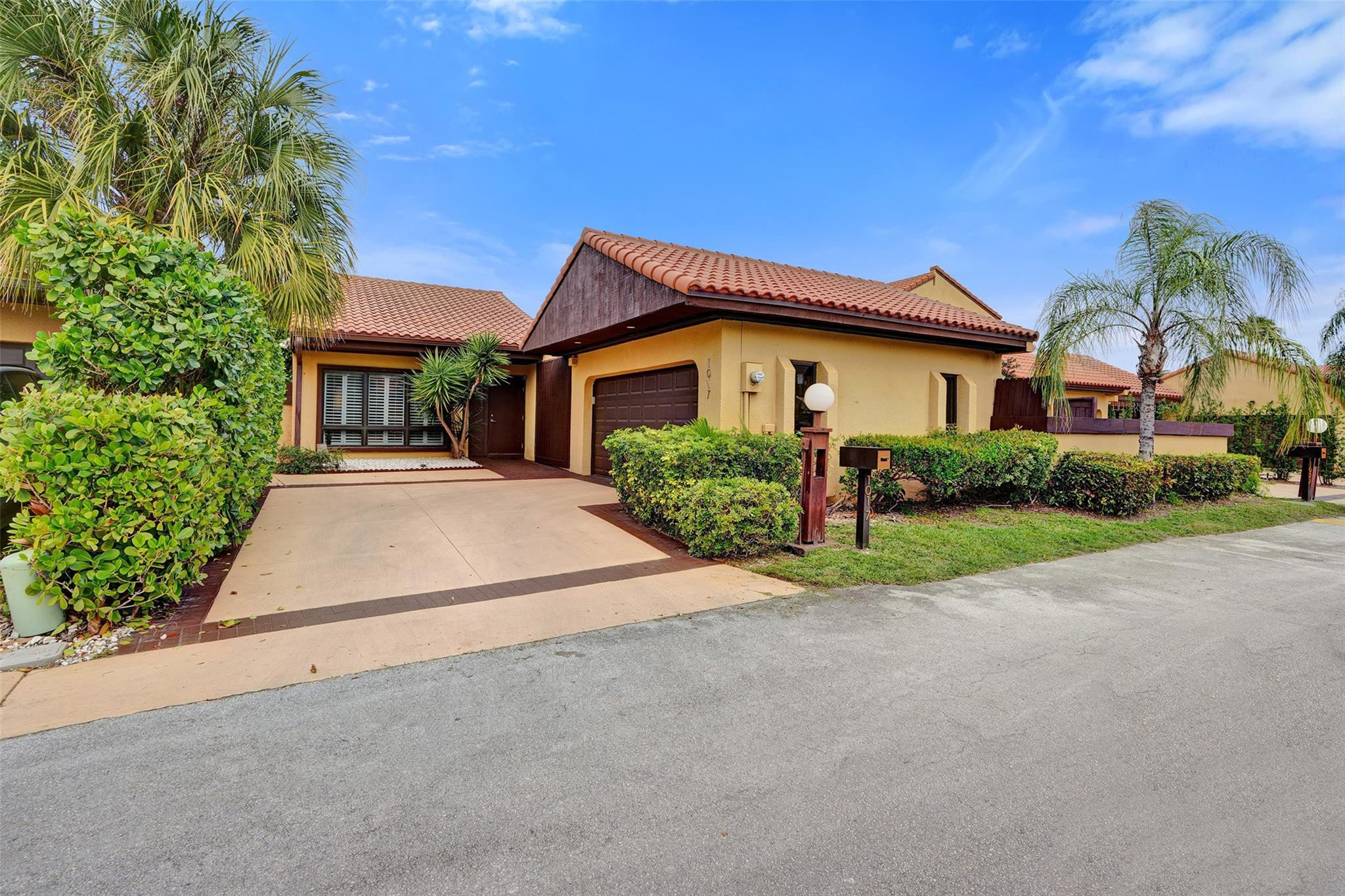 SKY LAKE VILLAS FIRST ADD - Residential