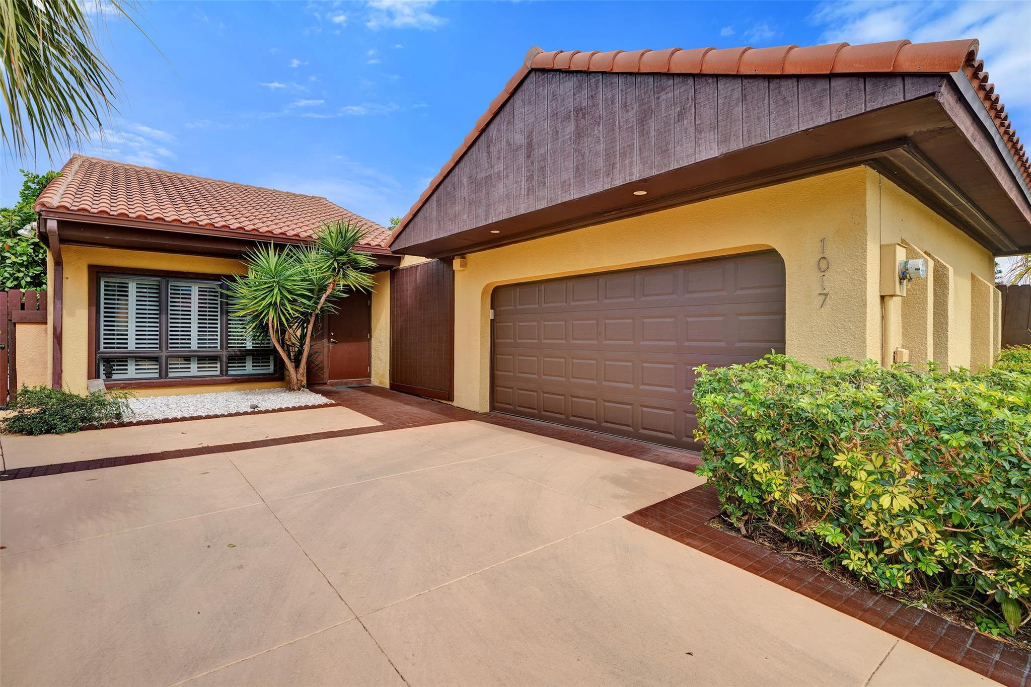 SKY LAKE VILLAS FIRST ADD - Residential