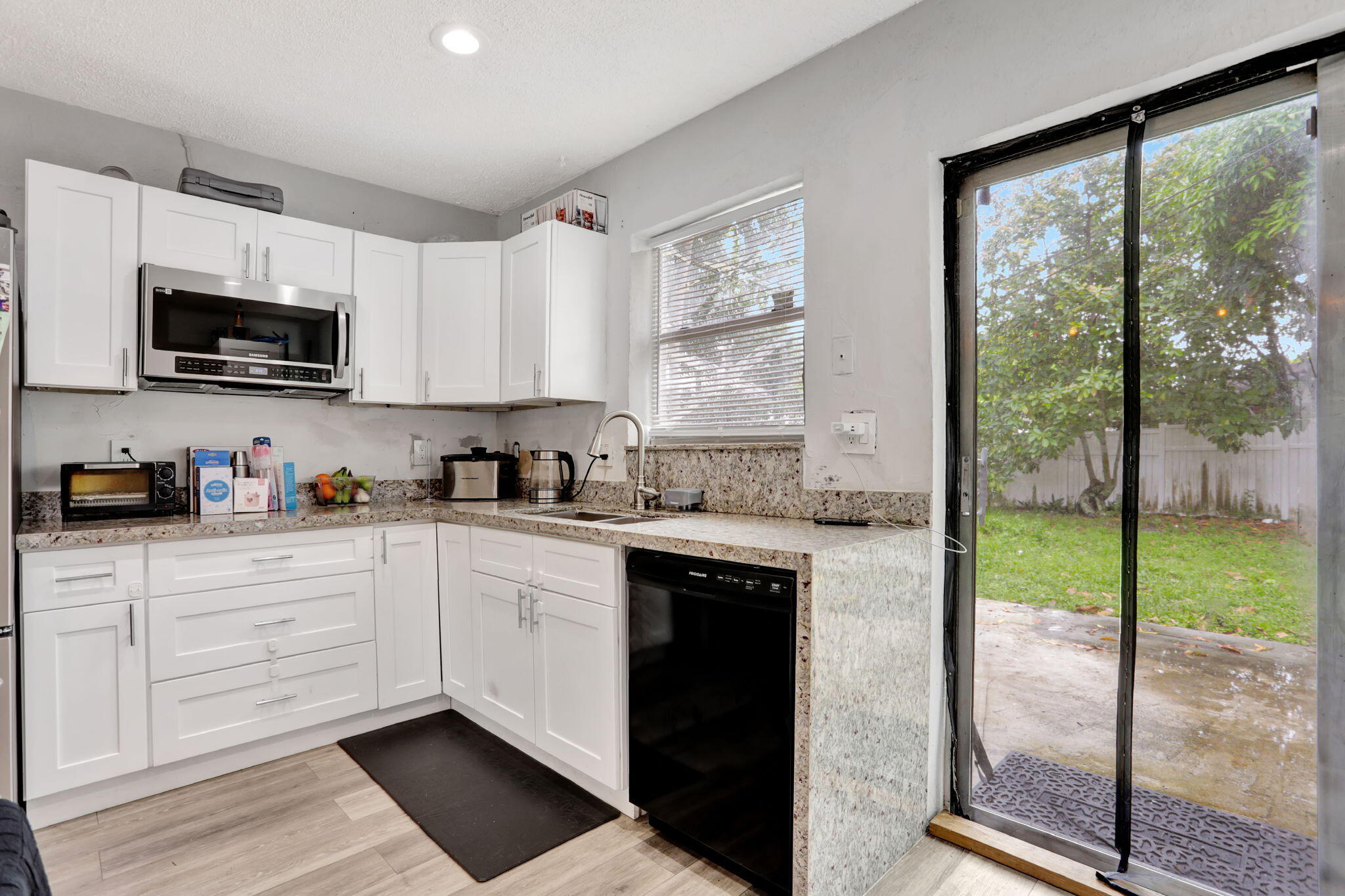 BROADVIEW COUNTRY CLUB ES - Residential