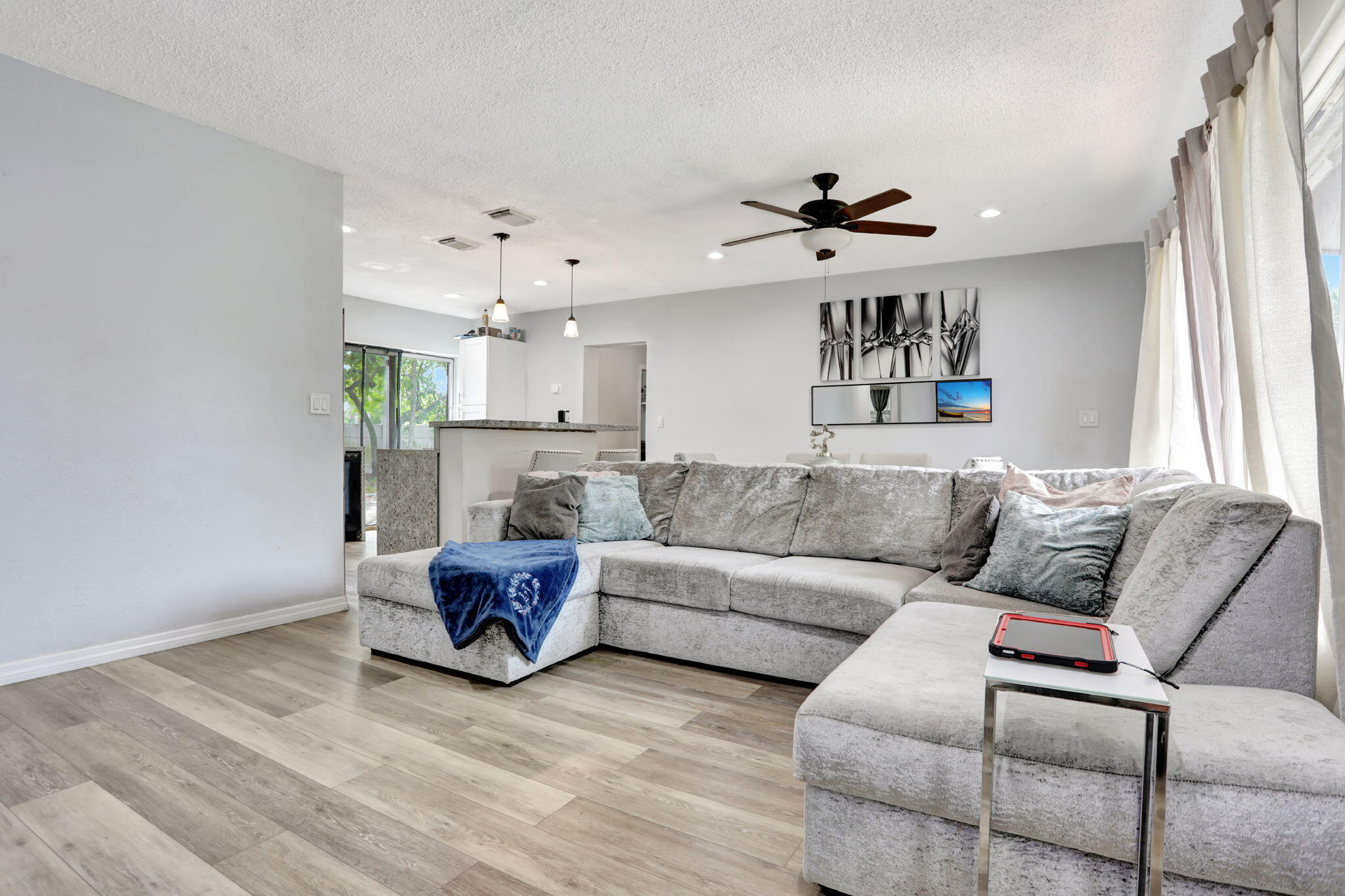 BROADVIEW COUNTRY CLUB ES - Residential