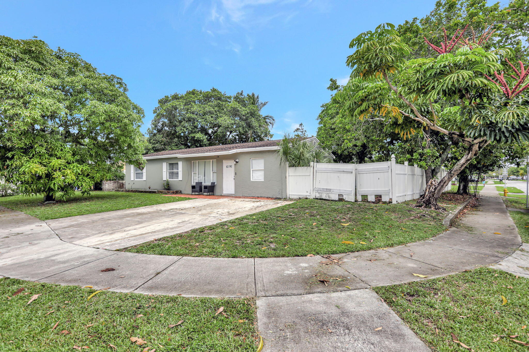 6290 SW 18th Place